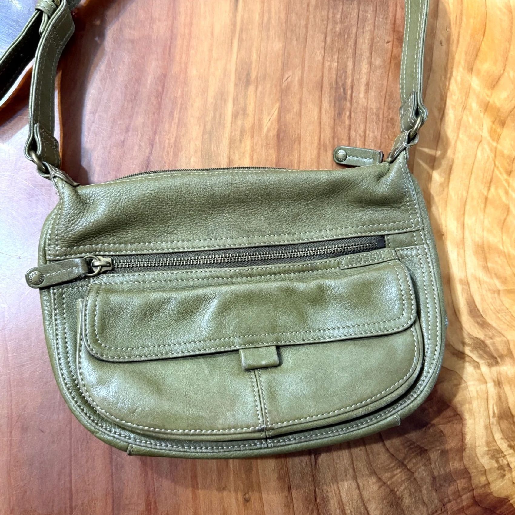 Fossil VINTAGE Fossil Leather Bag Purse Shoulder Strap Avocado Green Crescent Small Womens 10" x 7" x 4" Zipper Size ONE SIZE - 2 Thumbnail