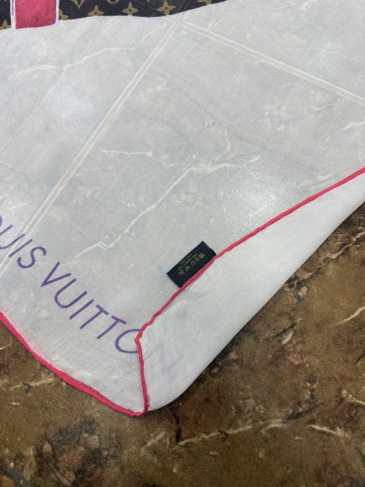 Louis Vuitton 🇮🇹 Louis Vuitton Monogram Silk Scarf Shawl Wrap Luxury Rare Size ONE SIZE - 16 Thumbnail