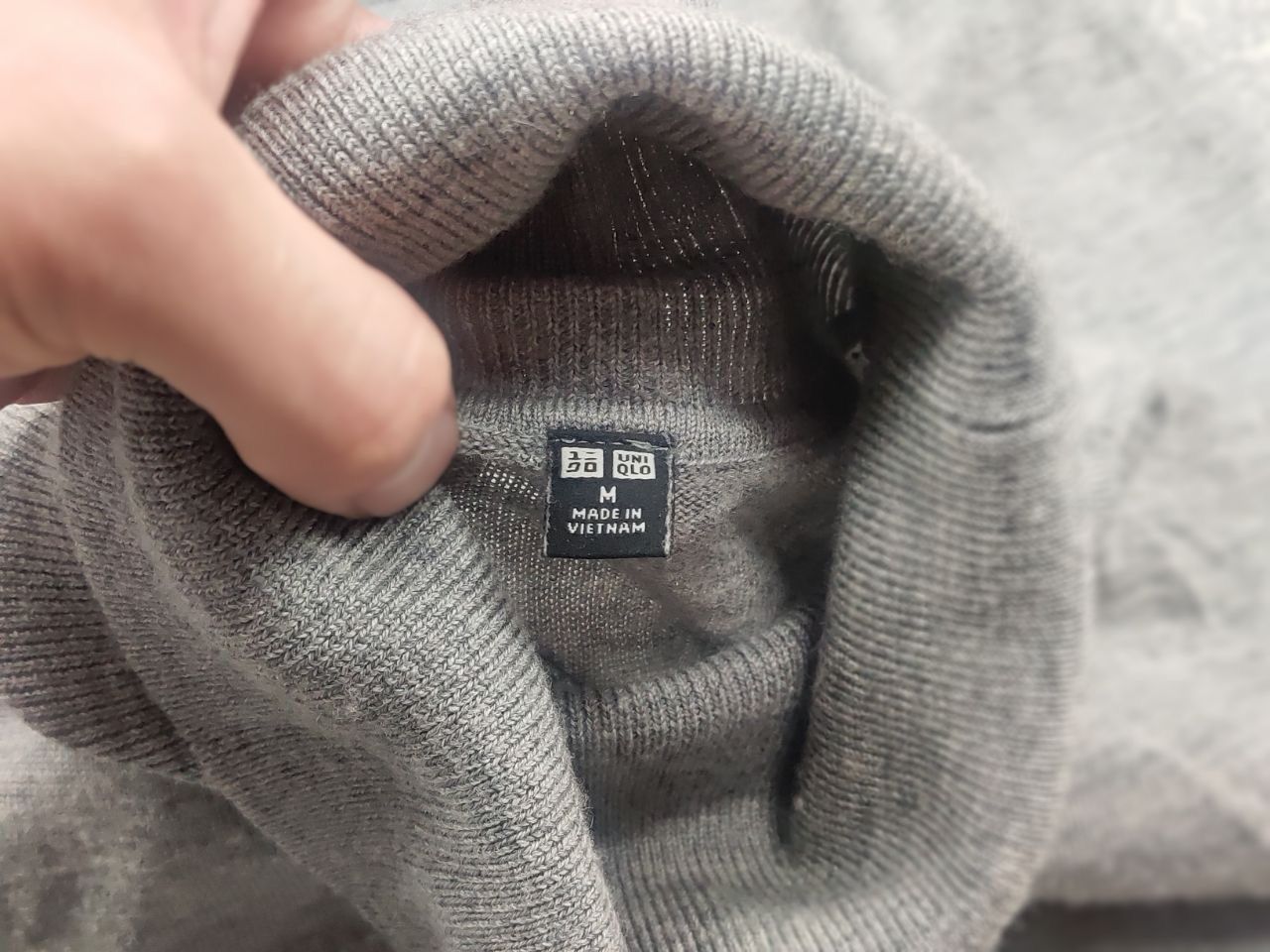 Uniqlo Uniqlo light wool Sweater high turtleneck collar Gray Color Size US M / EU 48-50 / 2 - 11 Thumbnail