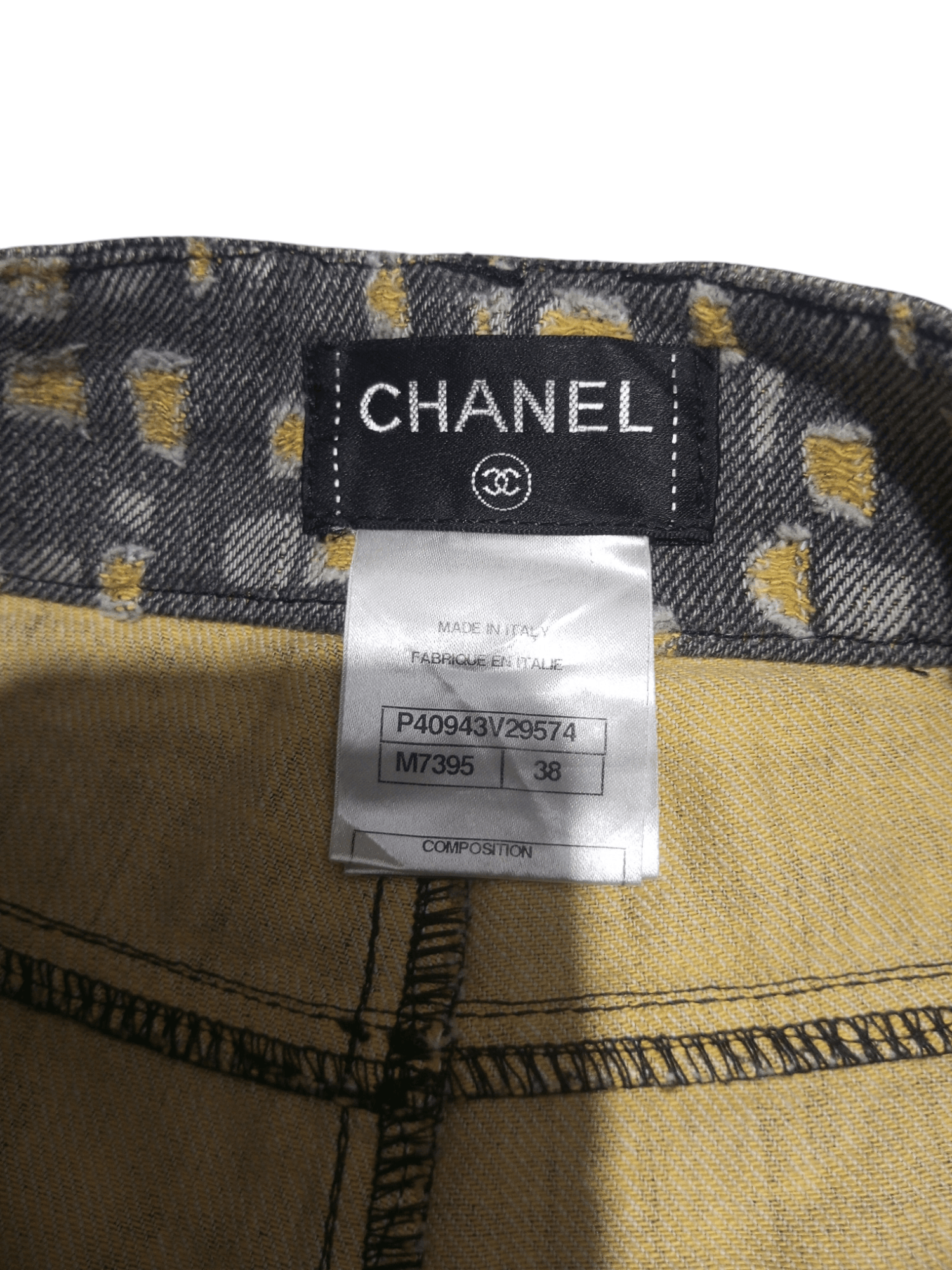 Chanel × Vintage Vintage chanel distressed denim jeans Size 29" - 21 Thumbnail