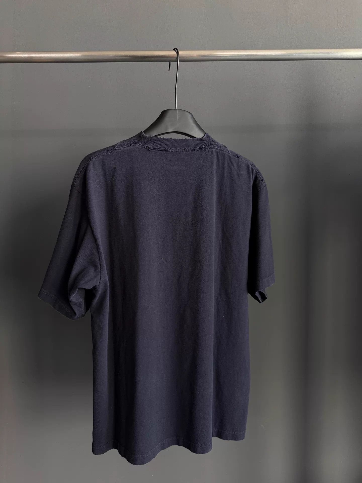 Balenciaga Balenciaga No Comment Cracked Print Distressed SS Tee Size XS / US 0-2 / IT 36-38 - 2 Thumbnail
