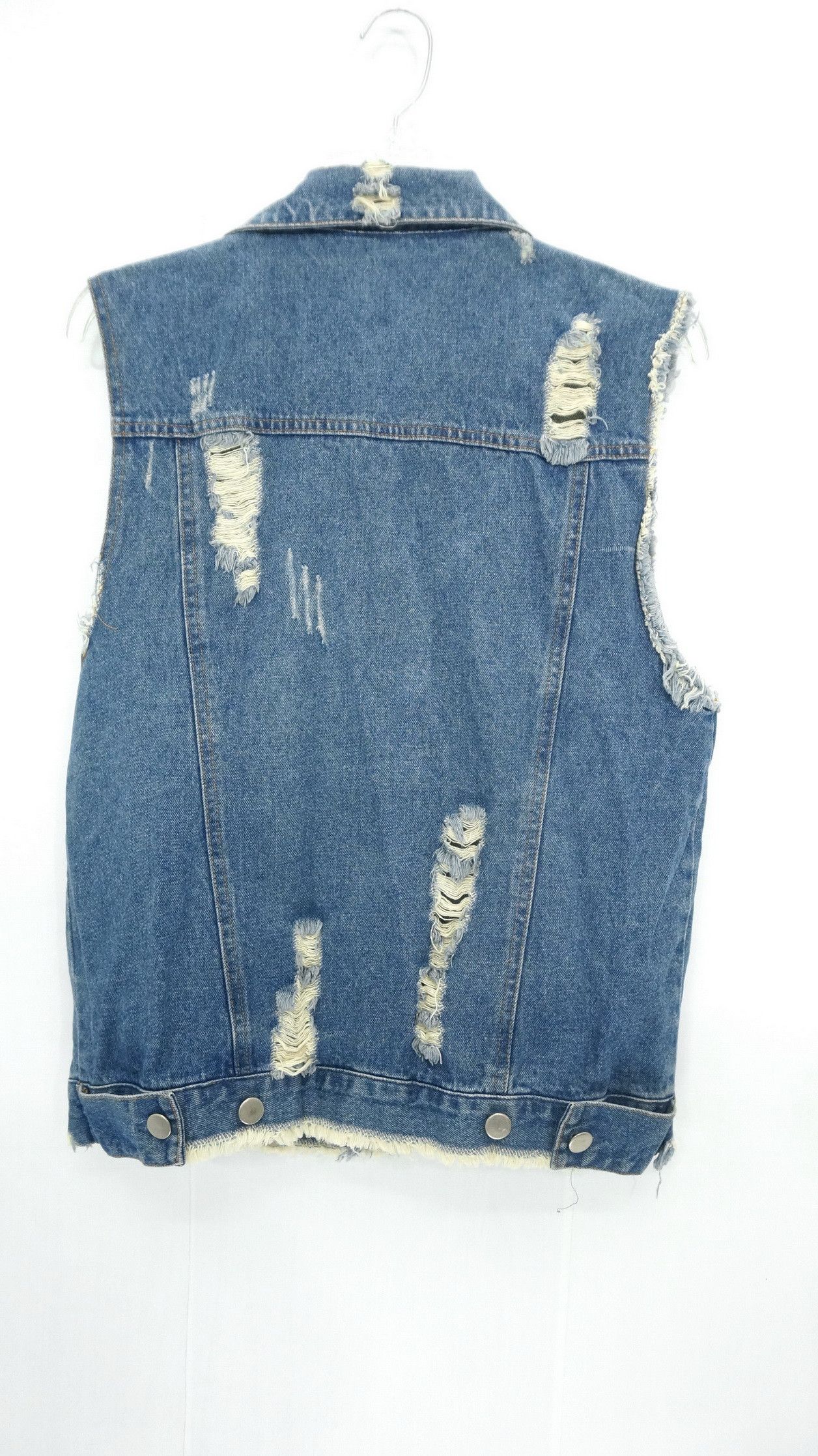 Japanese Brand Vintage Japanese Distressed Studded Sleveless Denim Jacket Size US S / EU 44-46 / 1 - 2 Thumbnail