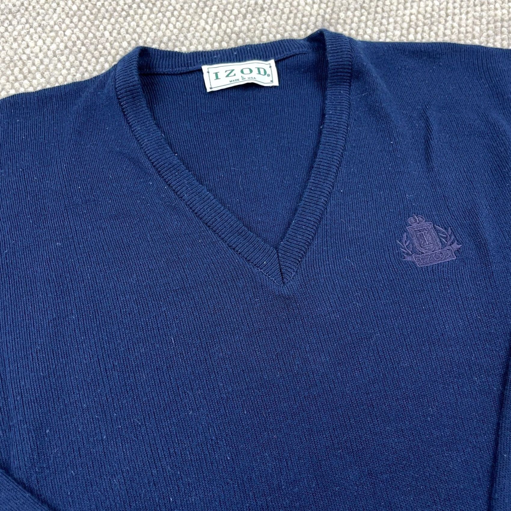 Izod VINTAGE IZOD Sweater Men L Navy Blue V Neck Made In USA 90s Golf Acrylic Shirt Mens Blue 90s USA Golf Pullover Knit Size US L / EU 52-54 / 3 - 5 Thumbnail