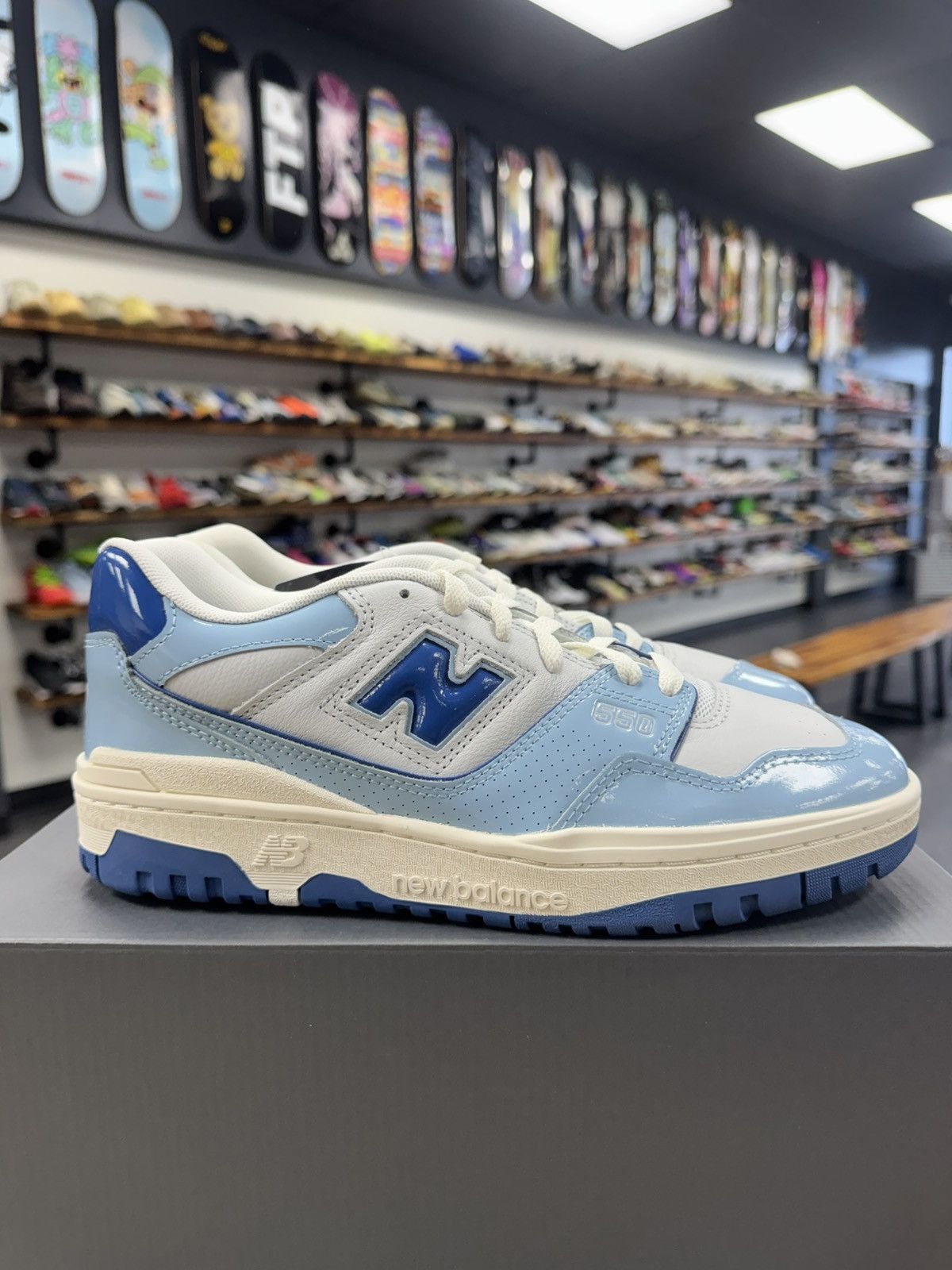 New Balance New Balance 550 Chrome Blue Patent Size US 9 / EU 42 - 1 Thumbnail