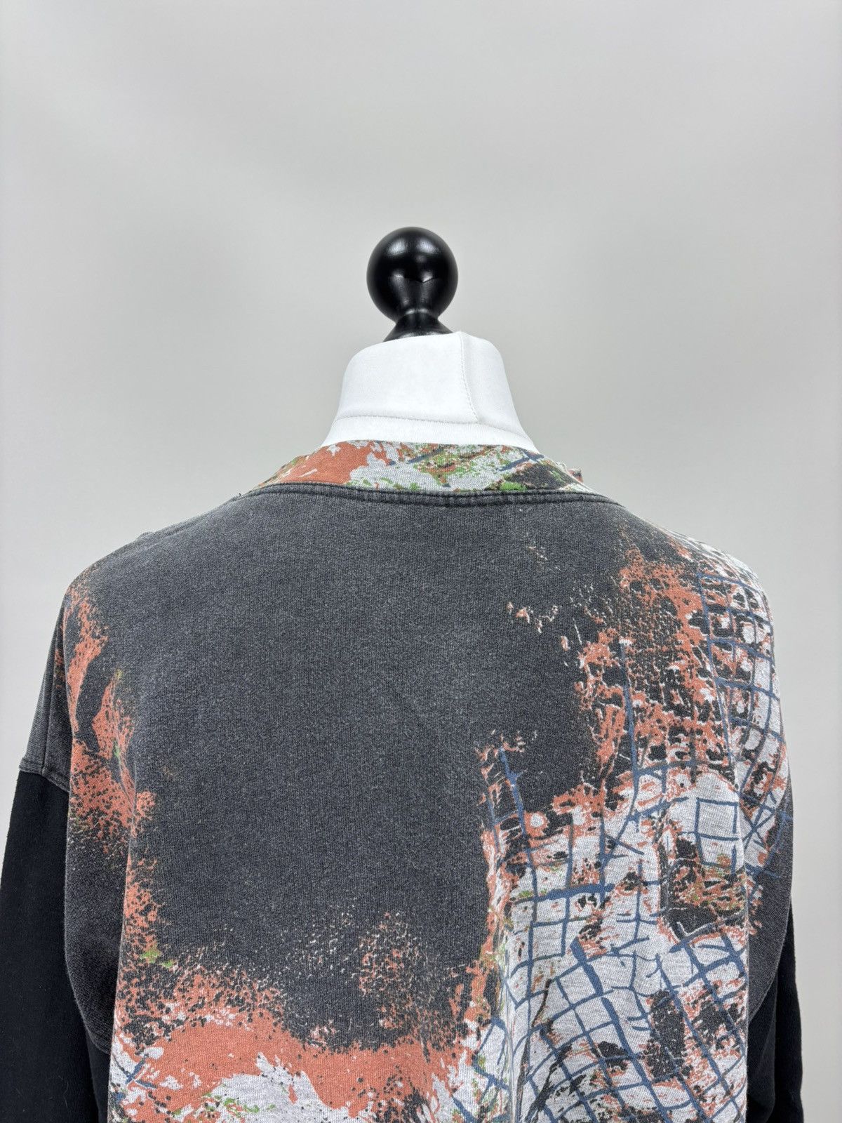Mens vintage sweatshirt Reebok Size XL Color Multicolor