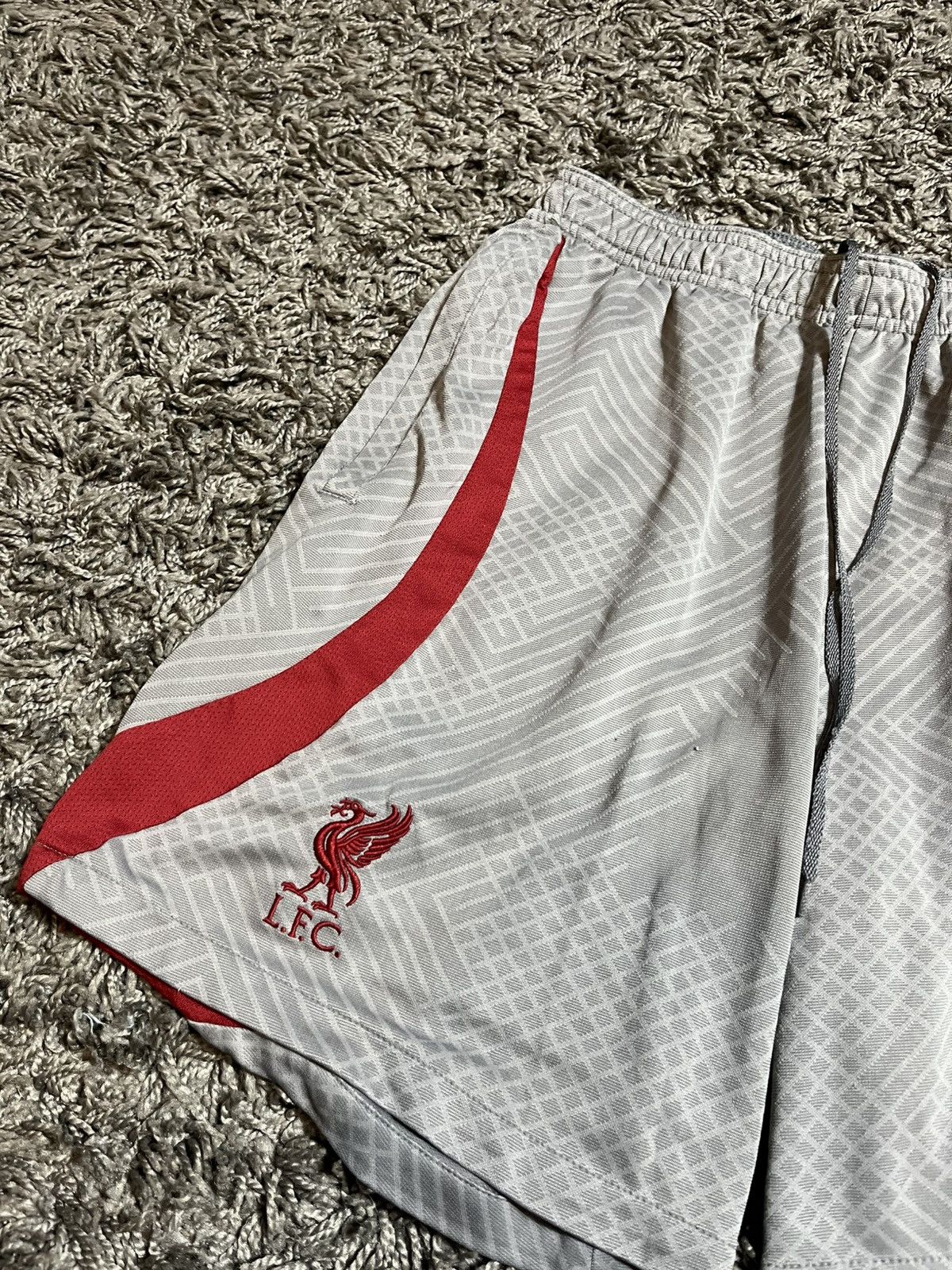 Nike NIKE LIVERPOOL 2022/23 SOCCER FOOTBALL JERSEY SHORTS Size US 32 / EU 48 - 2 Thumbnail