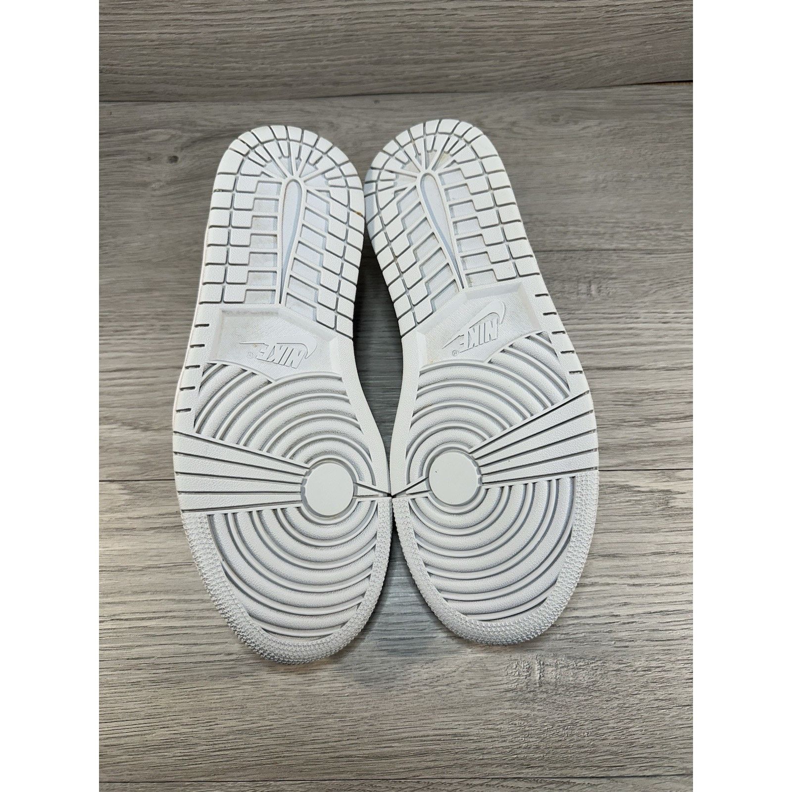 Jordan Brand Air Jordan 1 Retro OG Low Neutral Grey W - Size 9w/7.5m Size US 9 / IT 39 - 6 Thumbnail