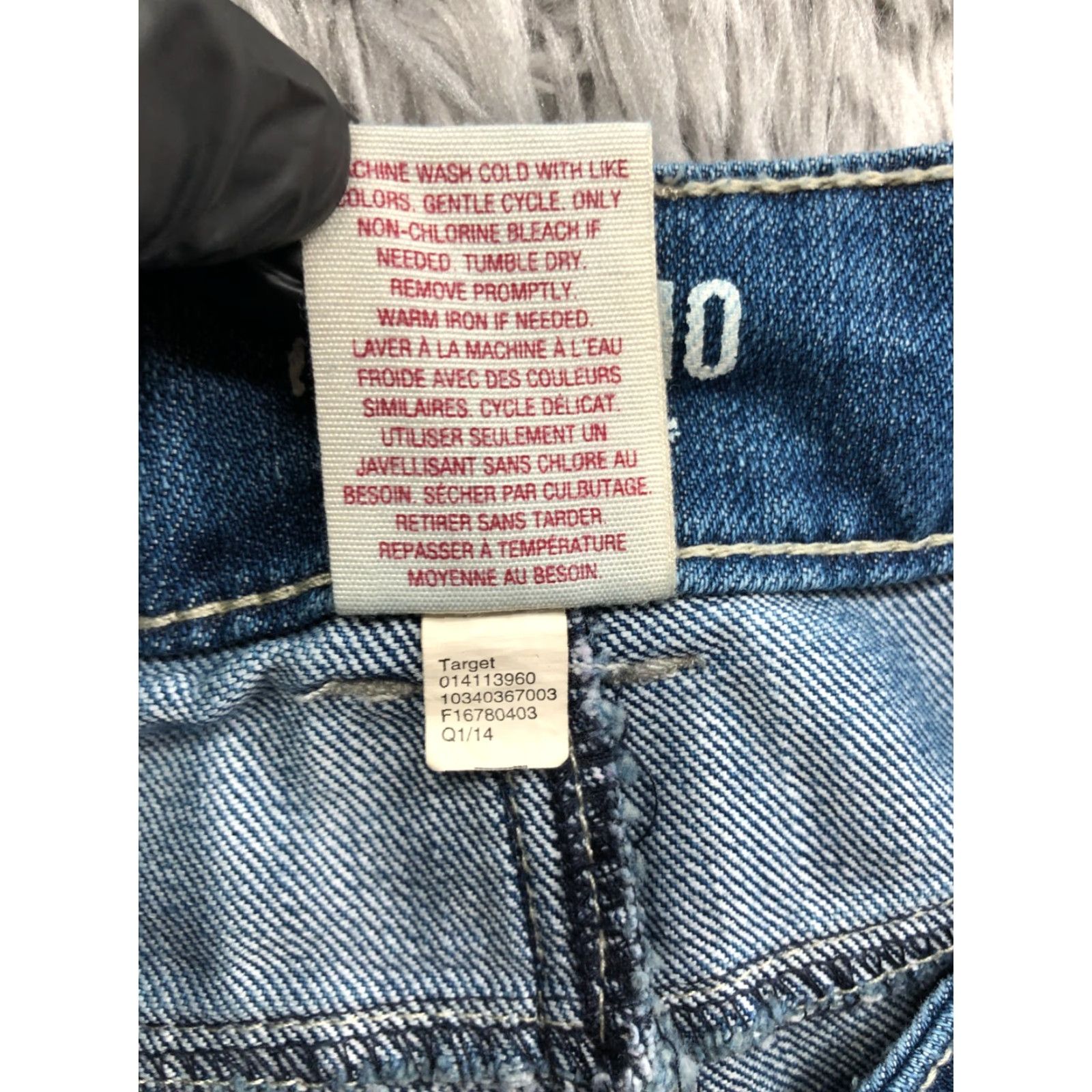 Mossimo Mossimo Cut-off Shorts Juniors Size 5 Mid Rise Medium Wash Blue Denim Raw Hem Womens Shorts Size 27" / US 4 / IT 40 - 8 Thumbnail