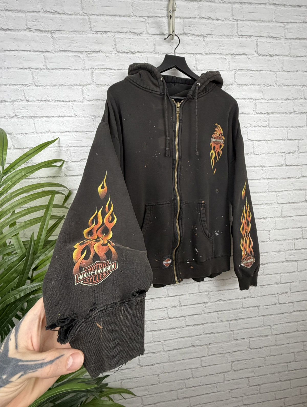 Harley Davidson (XL) THRASHED OUT FLAMES Harley Davidson Zip Up Hoodie Size US XL / EU 56 / 4 - 1 Thumbnail