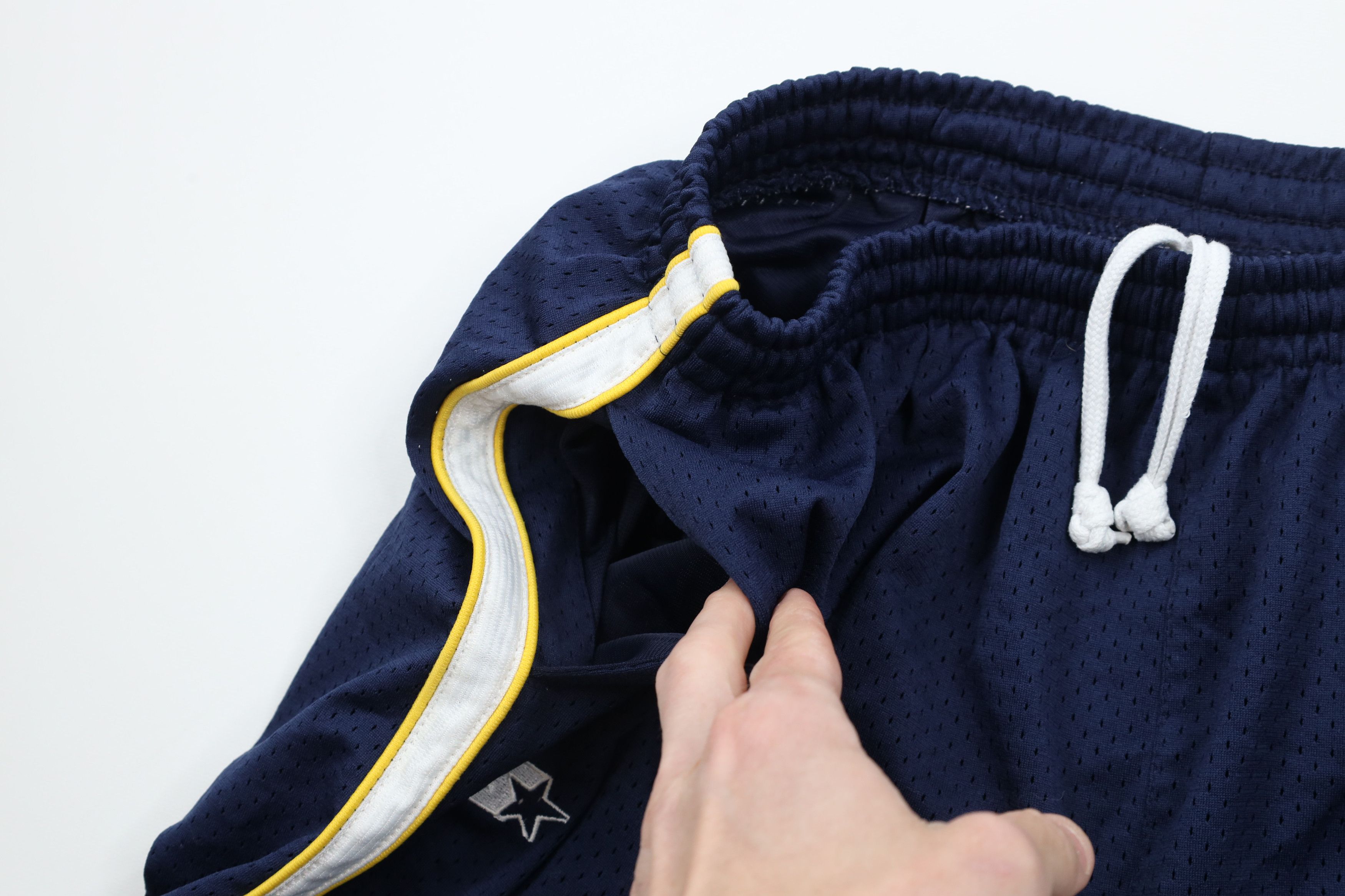 Starter × Vintage Vintage 90s Starter Heavyweight University of Shorts Size US 34 / EU 50 - 7 Thumbnail