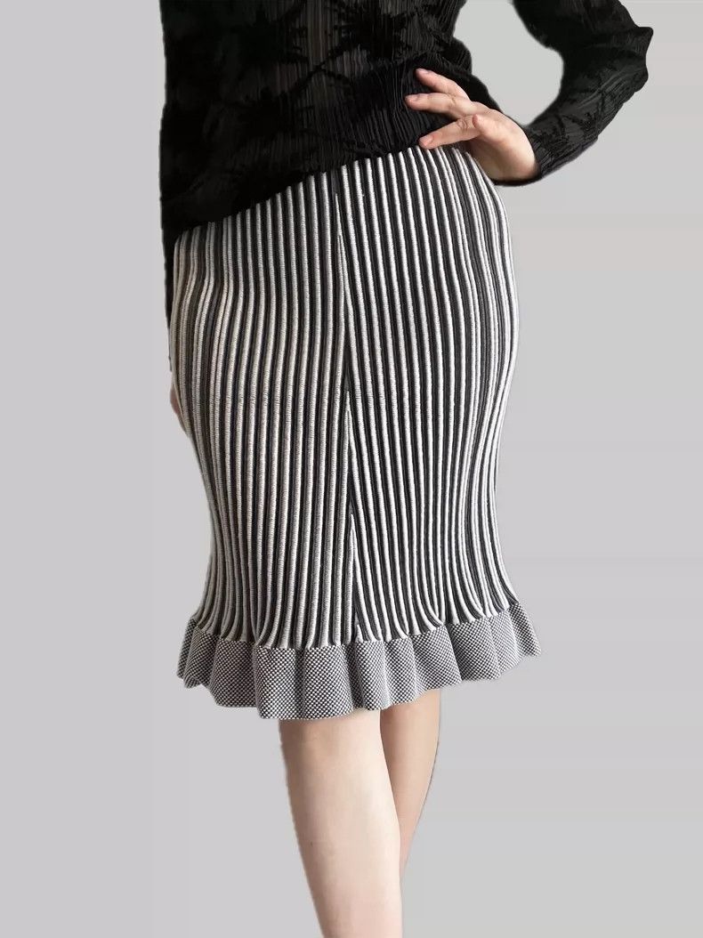 Issey Miyake Issey Miyake size:2 A grey main line skirt Size 31" - 1 Thumbnail