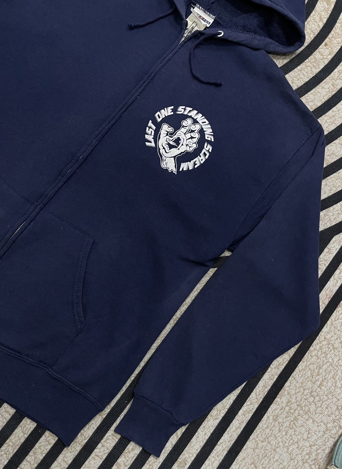 Santa Cruz Skateboards × Vintage 90s SANTA CRUZ SKATEBOARDING LAST ONE STANDING HOODIE ZIPPER Size US L / EU 52-54 / 3 - 4 Thumbnail