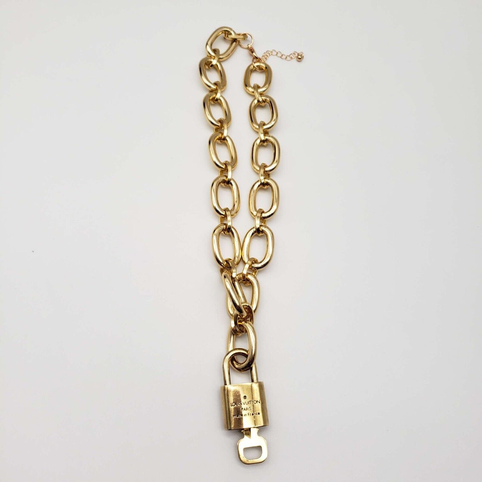 Louis Vuitton Auth Louis Vuitton Lock & Key w/ Unbranded Gold Plated Chain Size ONE SIZE - 10 Thumbnail