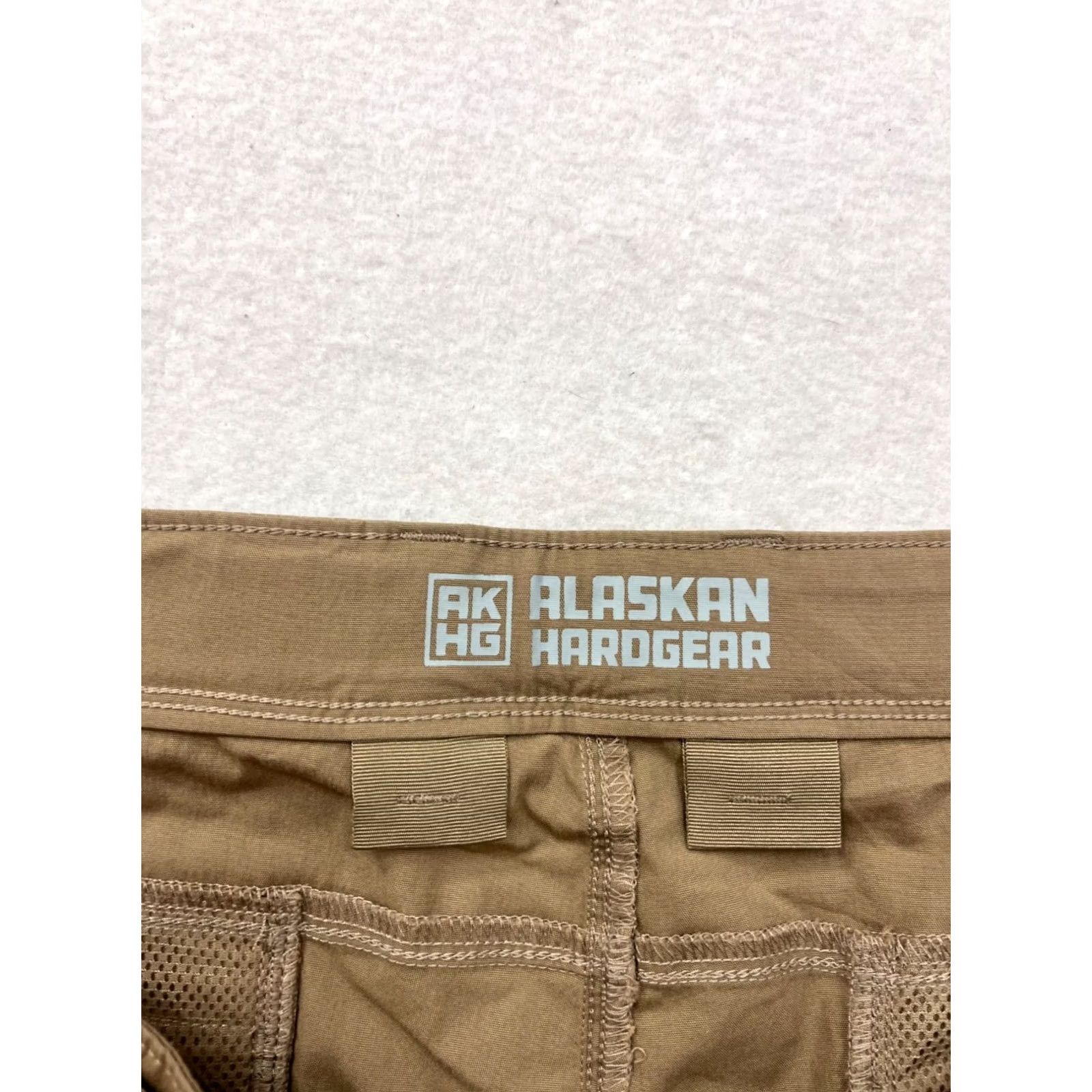 Vintage VINTAGE Alaskan Hardgear Cargo Shorts Tan 34 Unisex Adults 34 Inseam 10" Cotton Nylon Tan Cargo Pocket Mens Womens Size US 34 / EU 50 - 7 Thumbnail