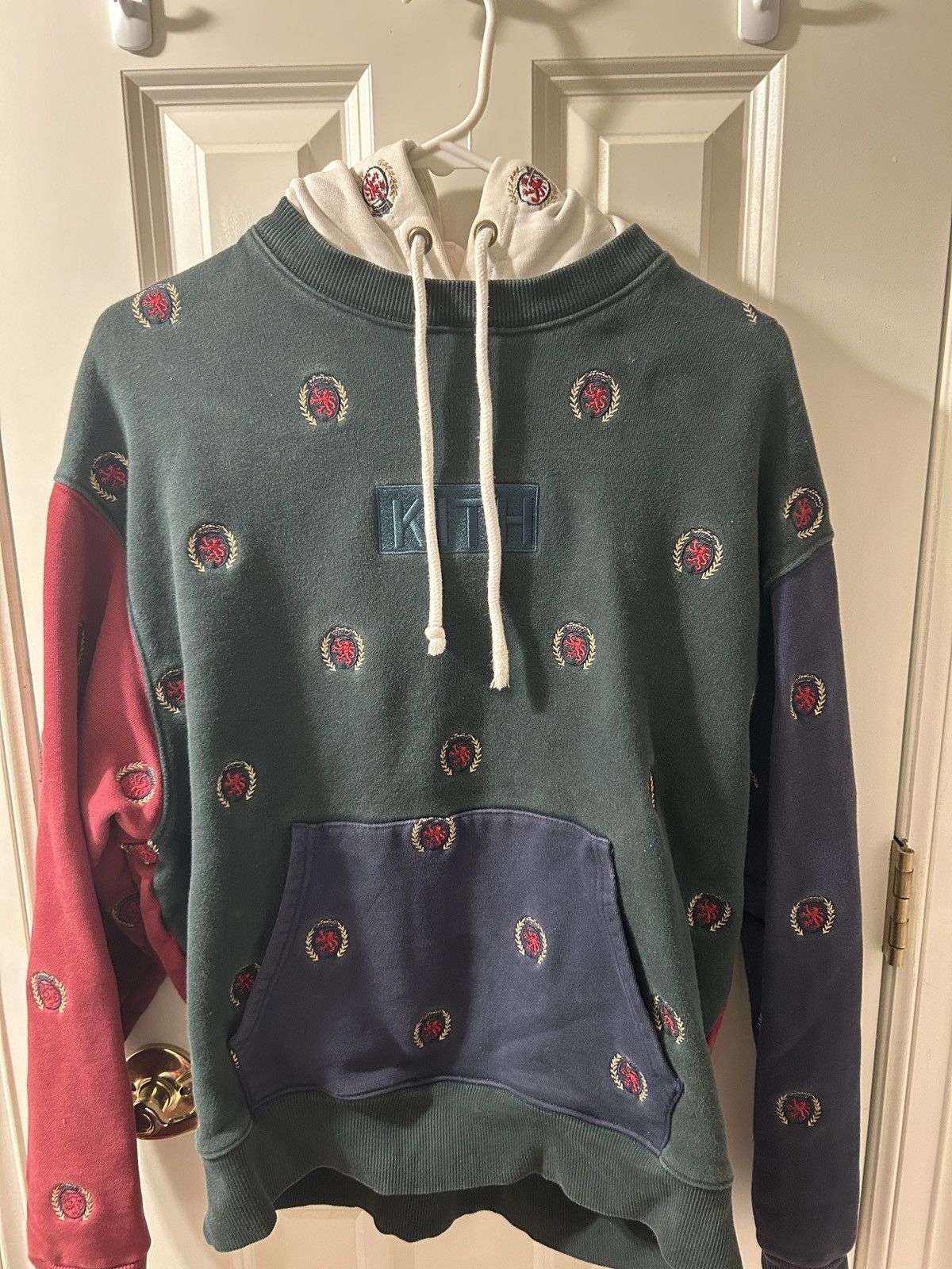 Kith Kith x Tommy Hilfiger Full Embroidered Crest - Multi Size US M / EU 48-50 / 2 - 1 Thumbnail