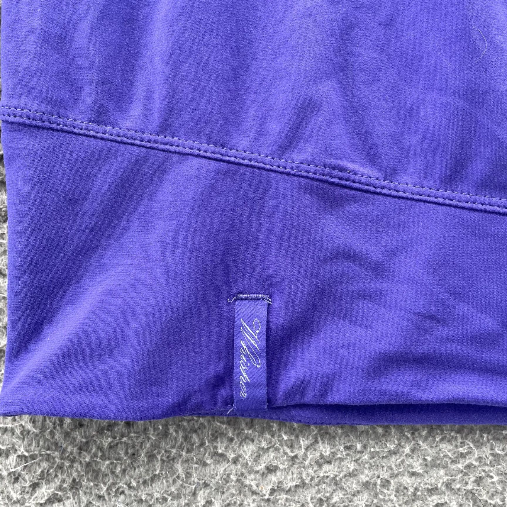 Salomon Salomon Activewear Top Women's Small Purple Assymetrical Hem Athleisure Gorpcore Shirt Women Small Purple Salomon Activewear Top Size S / US 4 / IT 40 - 2 Thumbnail