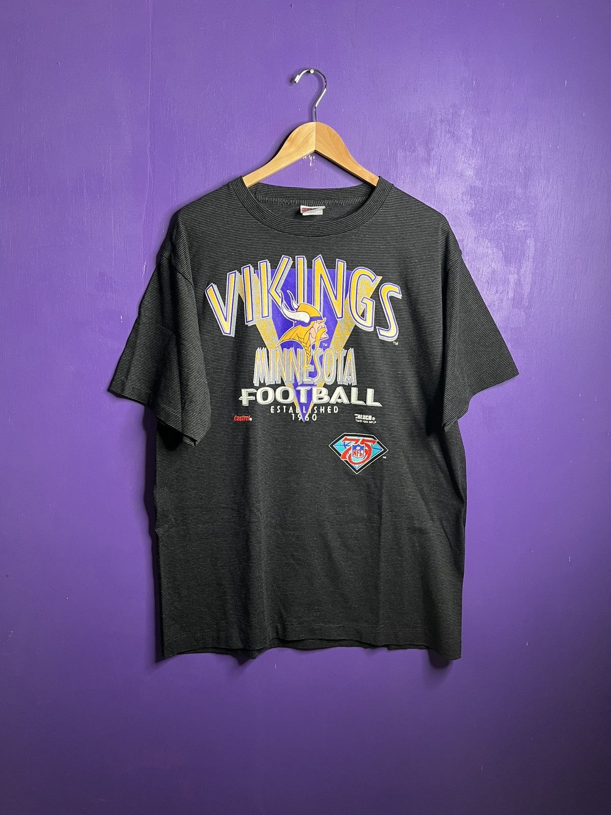 NFL × Vintage Vintage 90s Minnesota Vikings striped logo t-shirt Size US XL / EU 56 / 4 - 1 Thumbnail