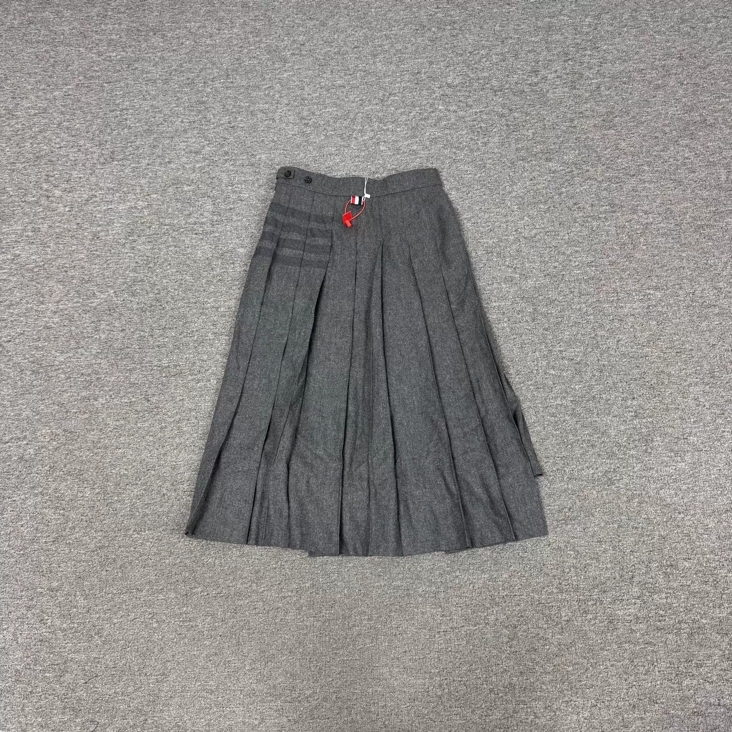 Thom Browne TB 4-Stripe Wool Pleated Gray Skirt 40 99 New Size 27" / US 4 / IT 40 - 2 Thumbnail