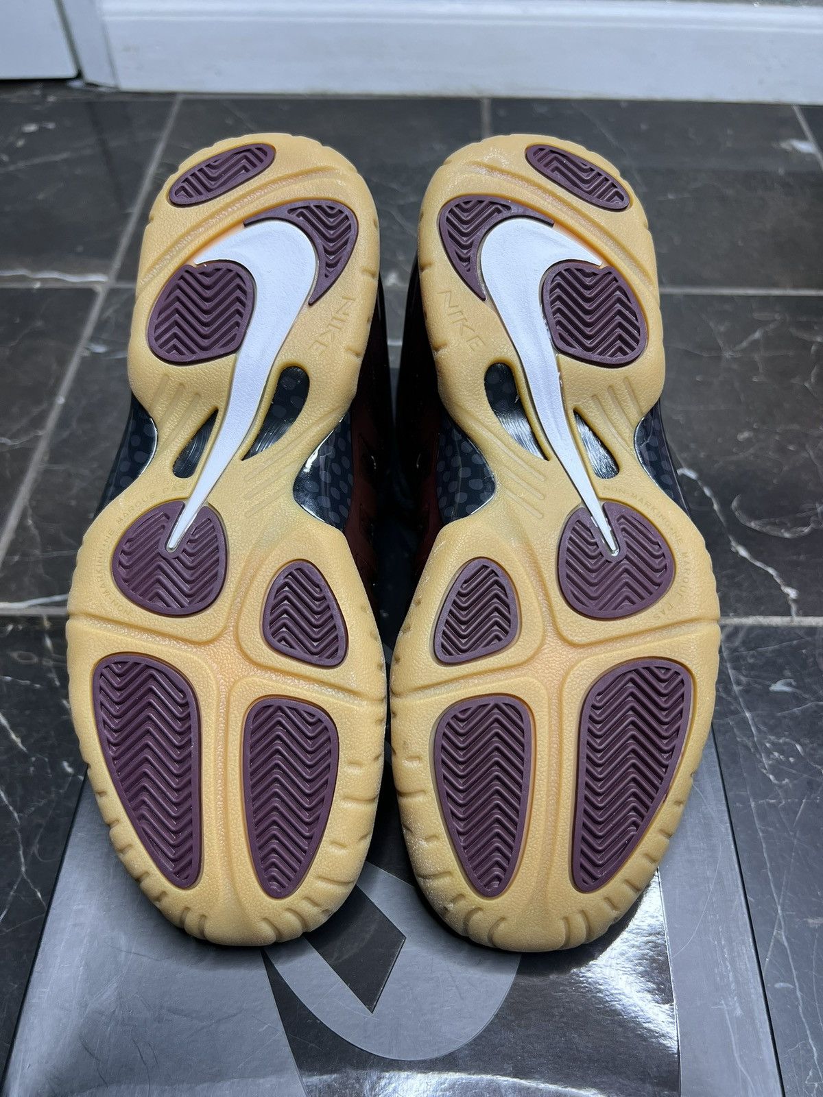 Nike Nike Foamposite One Maroon & Gum (2016) DS GS 7Y! Size US 7 / EU 40 - 6 Thumbnail