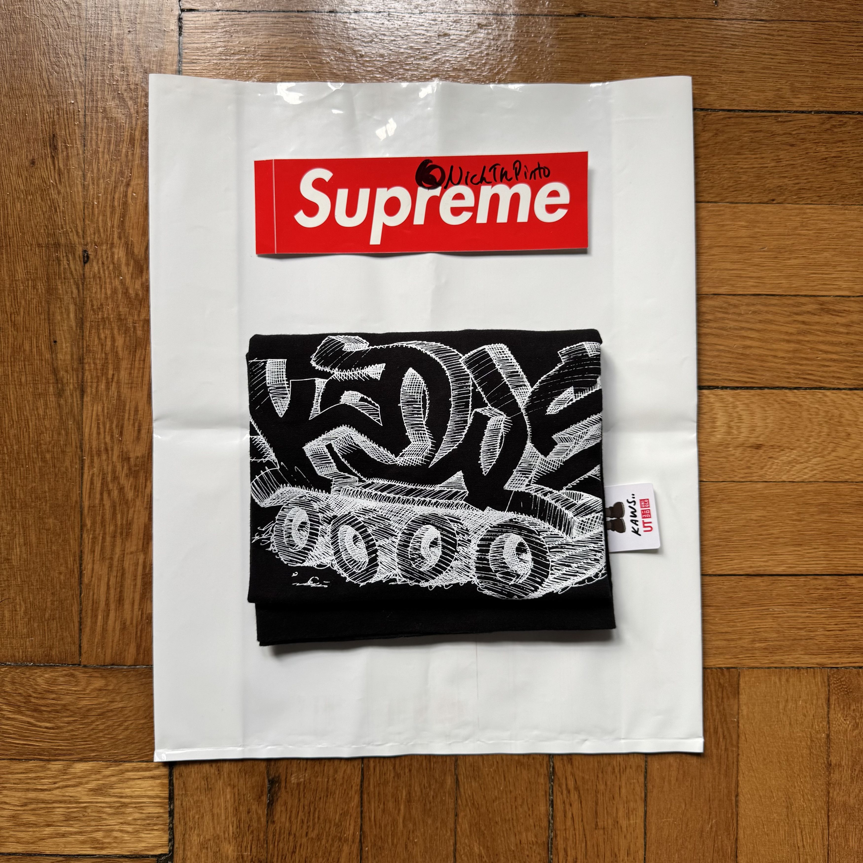 Kaws × Uniqlo Wordmark Tee Size US S / EU 44-46 / 1 - 1 Thumbnail