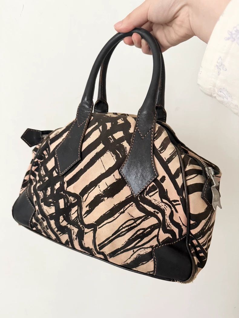 Vivienne Westwood Vivienne Westwood Black and white imprints Silver Saturn O Size ONE SIZE - 2 Thumbnail