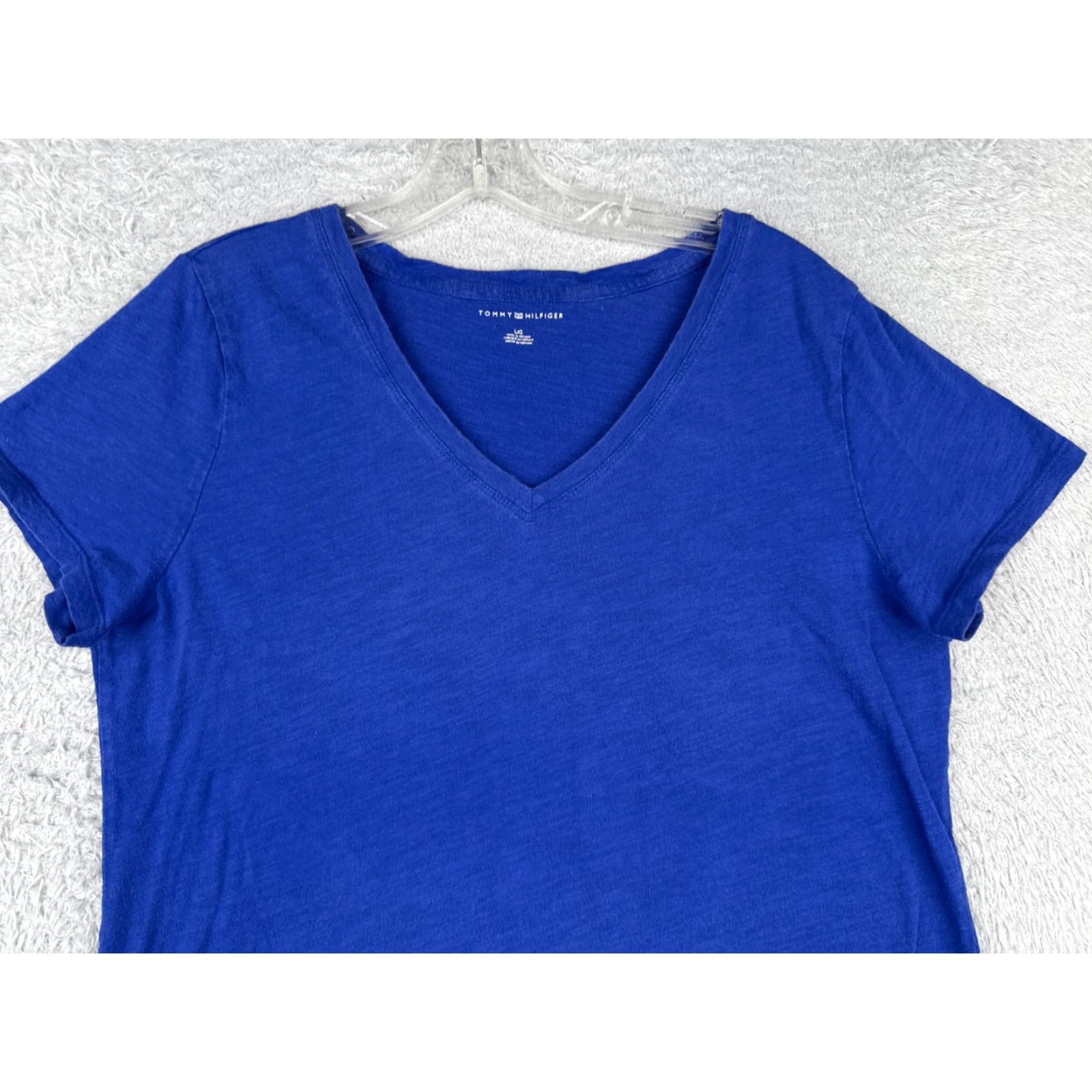 Tommy Hilfiger VINTAGE Tommy Hilfiger Shirt Women L Blue V-Neck Short Sleeve 100% Cotton Logo Casual Mens? Womens? Wait. No. END. Size L / US 10 / IT 46 - 4 Thumbnail