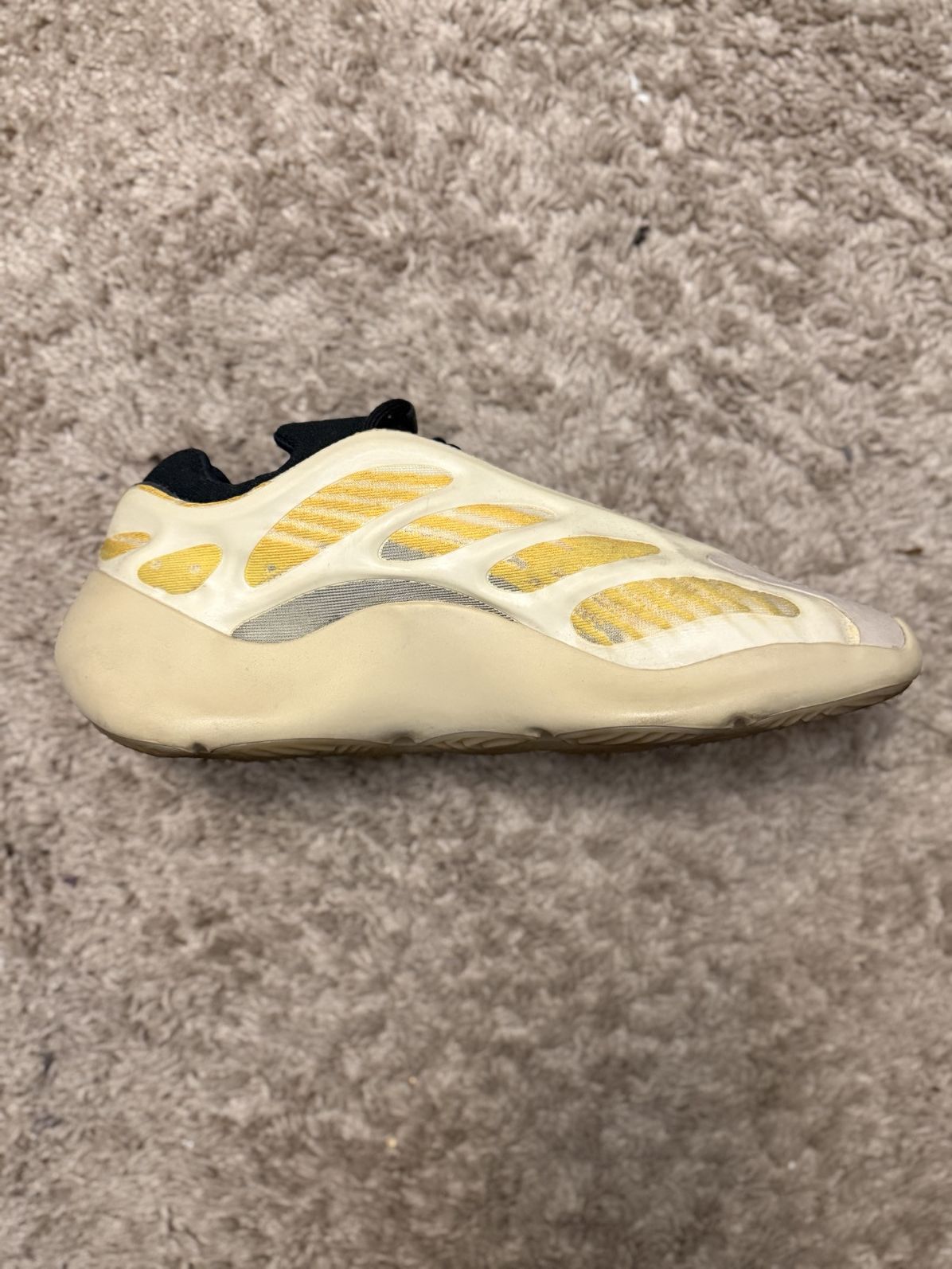 Adidas Yeezy 700 V3 Safflower Size US 12 / EU 45 - 6 Thumbnail
