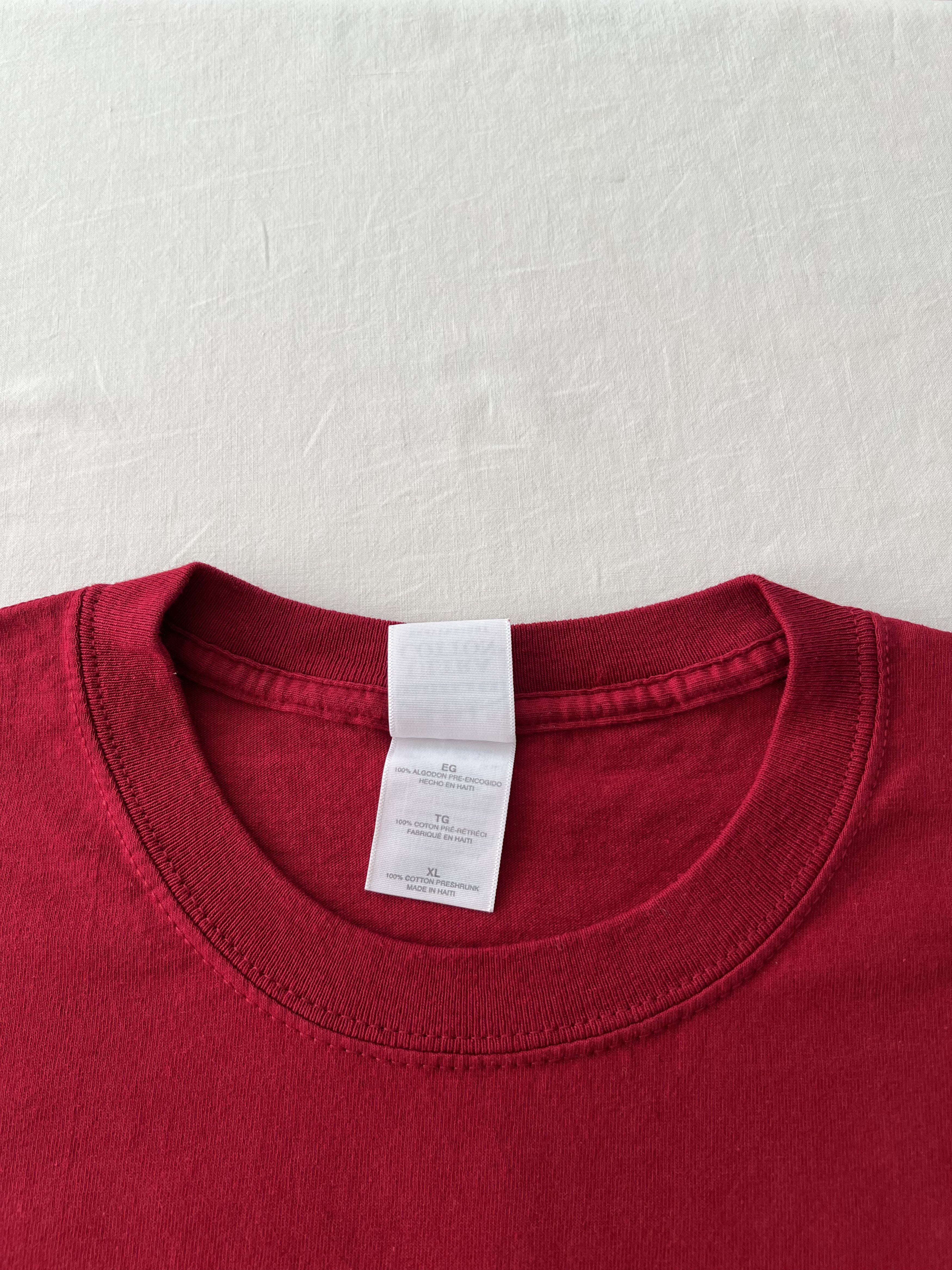 Band Tees Vintage 2004 Elton John & His Band Christmas Red T-shirt Size US XL / EU 56 / 4 - 6 Thumbnail