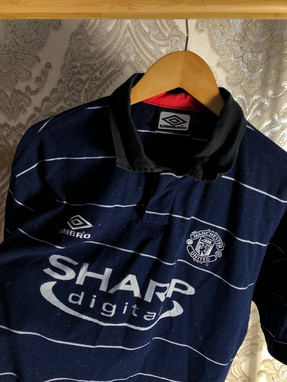 Umbro Vintage Umbro FC Manchester United England Soccer Jersey 90s Size US S / EU 44-46 / 1 - 2 Thumbnail