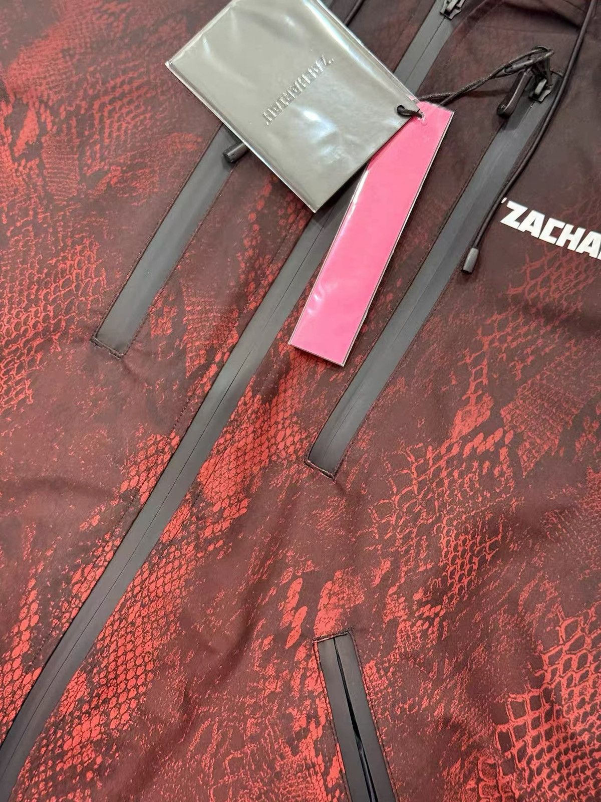 Other Red Scale Snake Pattern Outdoor Windproof Ski Suit Size US 32 / EU 48 - 14 Thumbnail