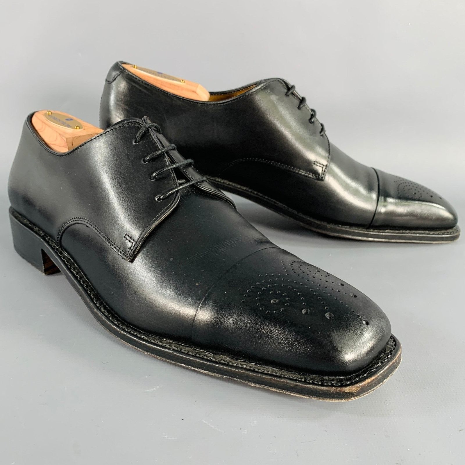 Size 8.5 Black Leather Perforated Lace-Up Shoes