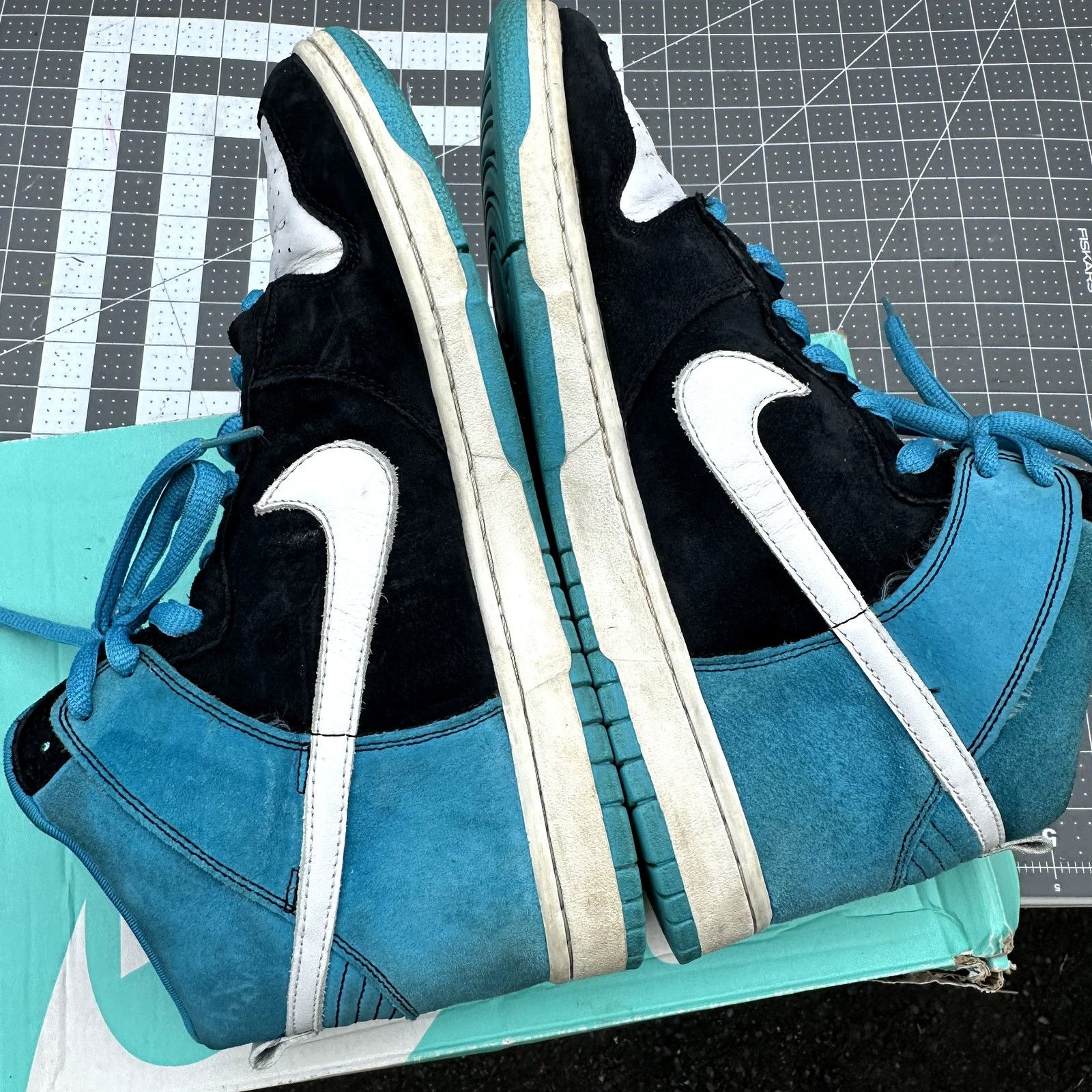 Nike SB Nike SB Dunk Low 'Send Help' Size US 11 / EU 44 - 6 Thumbnail