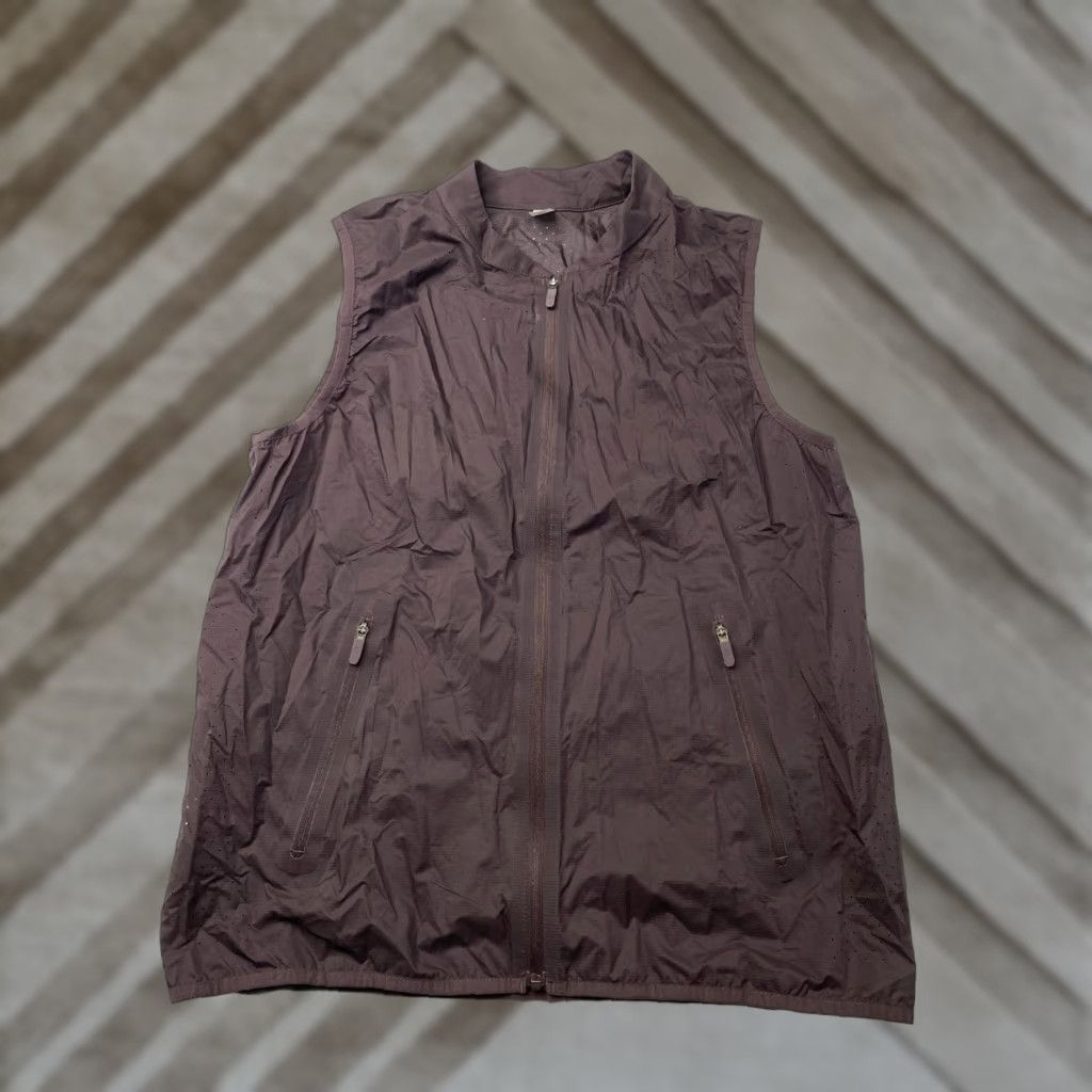 Lululemon Lululemon Like The Wind Vest Size 4 Purple Windbreaker Packable Lightweight Water Resistant Zipped Pockets Womens Size S / US 4 / IT 40 - 1 Thumbnail