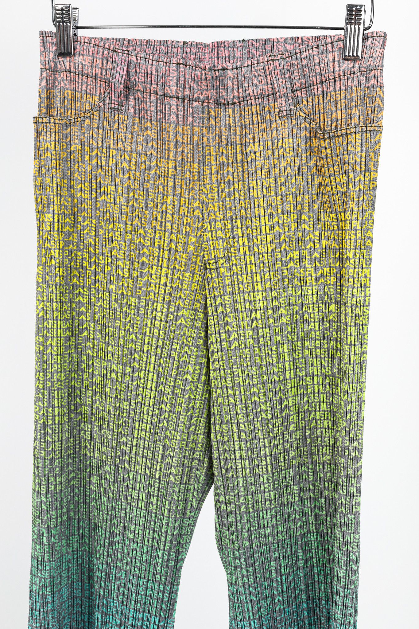 Pleats Please Issey Miyake Pleats Please Issey Miyake Gradient Logo-Printed Pants Size 25" / US 0 / IT 36 - 4 Thumbnail