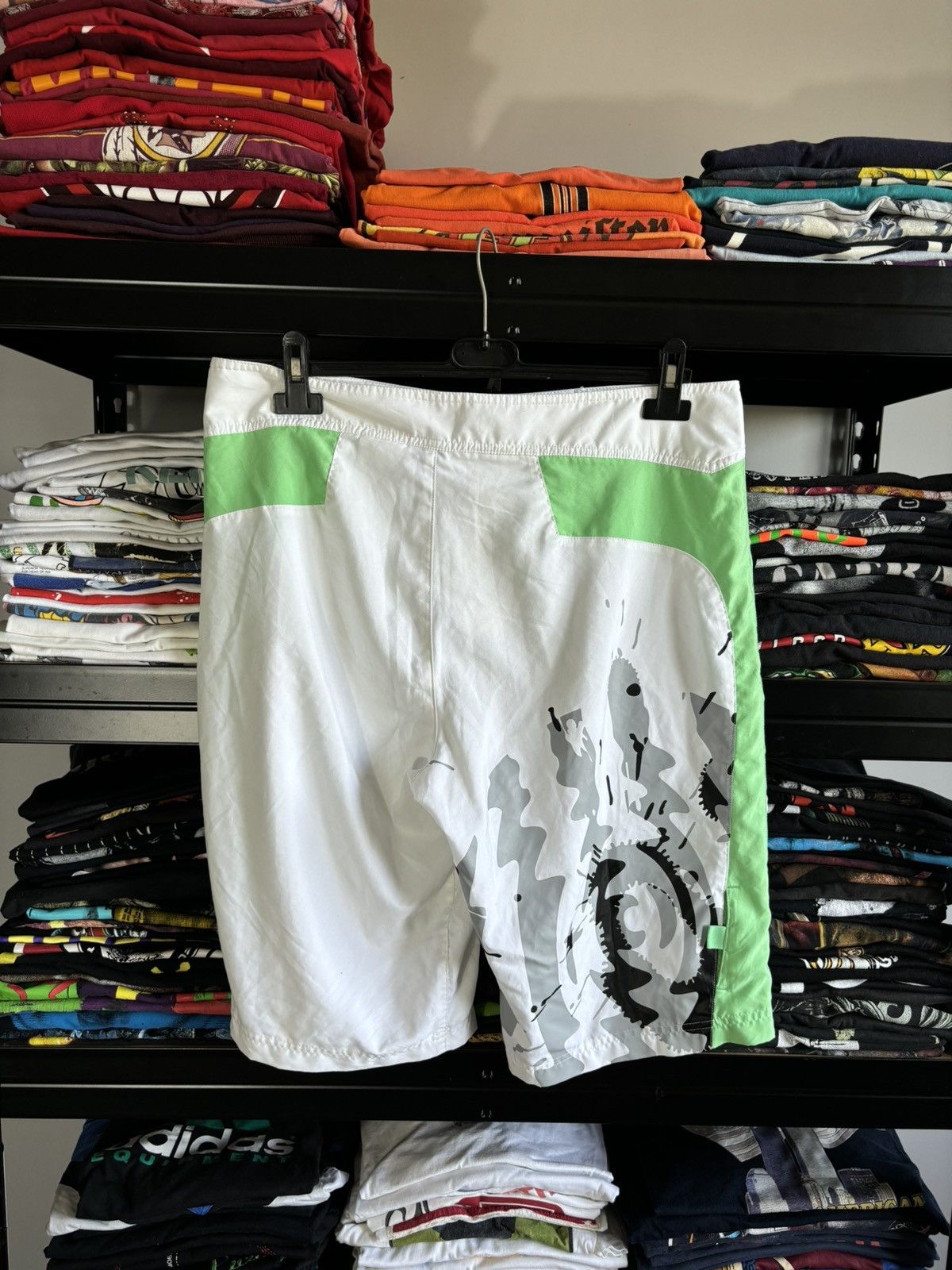 Nike Vintage Nike Y2K White Shorts Streetwear Hype Size L Size US 34 / EU 50 - 4 Thumbnail