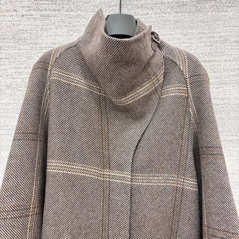 Hermes Hermes Plaid Single Breasted High Collar Long Sleeve Coat Size XXS / US 00 / IT 34 - 2 Thumbnail