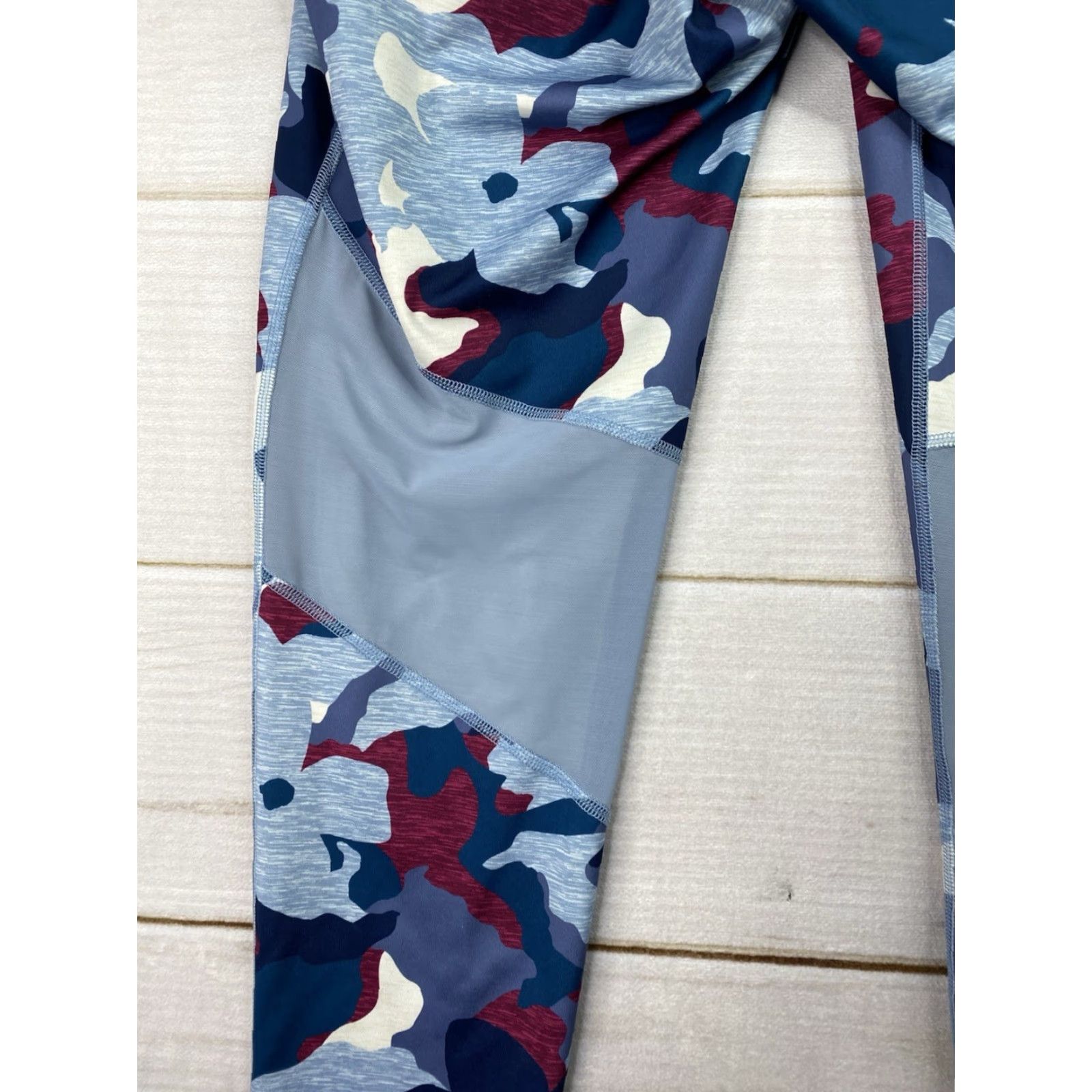 Old Navy Old Navy Womens Leggings XXL Multicolor Camo Floral Go Dry Pockets Pull On Gym Size 40" / US 18 - 7 Thumbnail