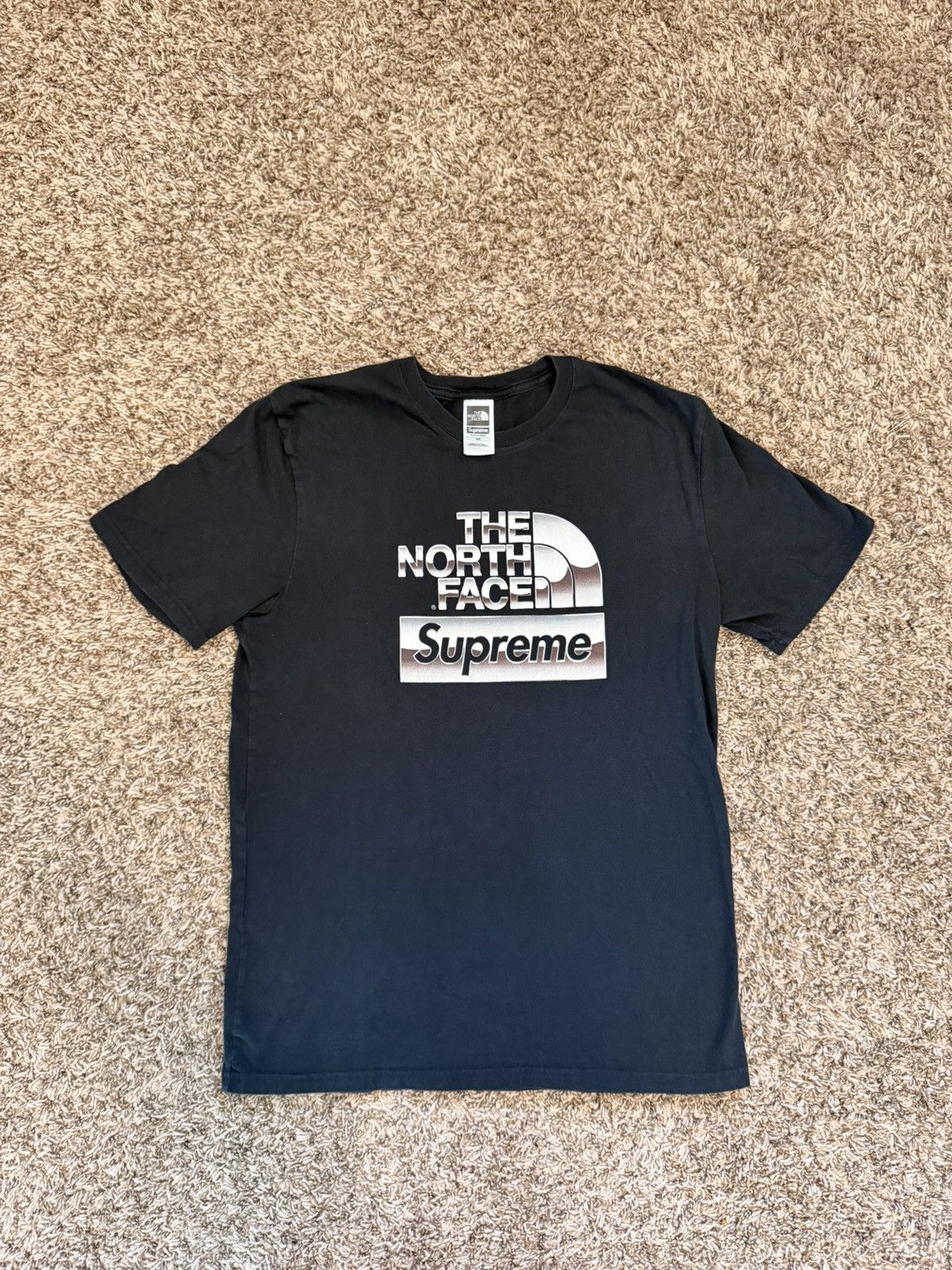 Supreme supreme x north face metallic logo Size US M / EU 48-50 / 2 - 1 Thumbnail