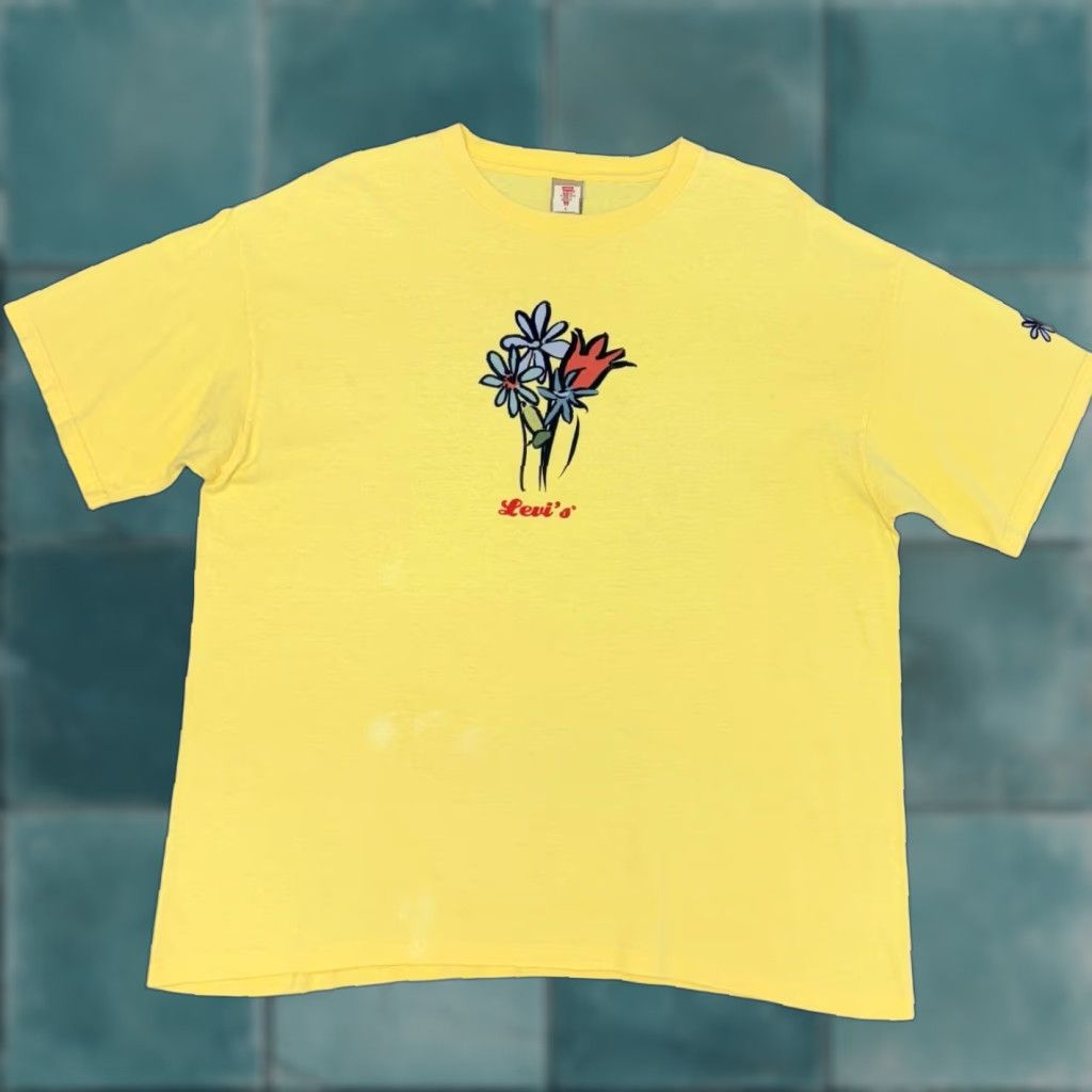 Levi's VINTAGE Levi's T-Shirt Women Yellow Large Center Flower Graphic USA Shirt Mens? Size L / US 10 / IT 46 - 1 Thumbnail
