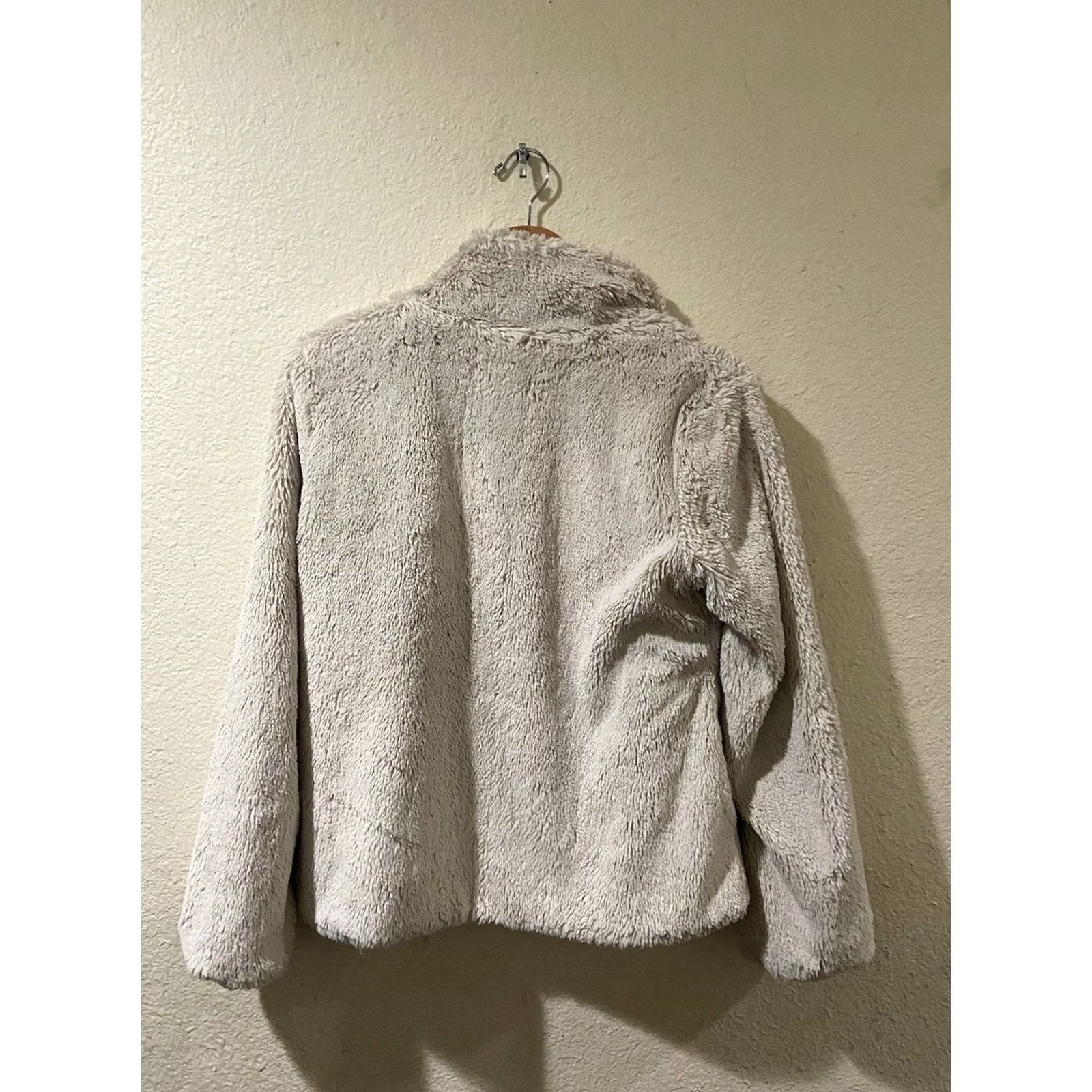 Patagonia Patagonia Jacket Women S White Full Zip Lightweight Packable Zipper Pockets Soft Microfiber Wind-Resistant Solid Long Sleeve Regular Casual Outdoor Size S / US 4 / IT 40 - 2 Thumbnail
