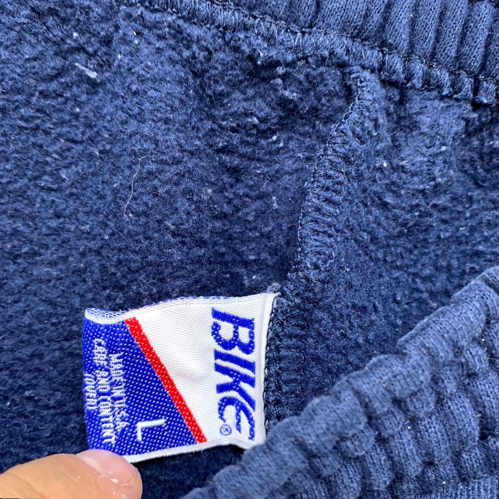 Vintage VINTAGE Bike Sweatshirt Mens Large Blue Distressed Paint Fleece 34x30 Made USA Size US L / EU 52-54 / 3 - 3 Thumbnail