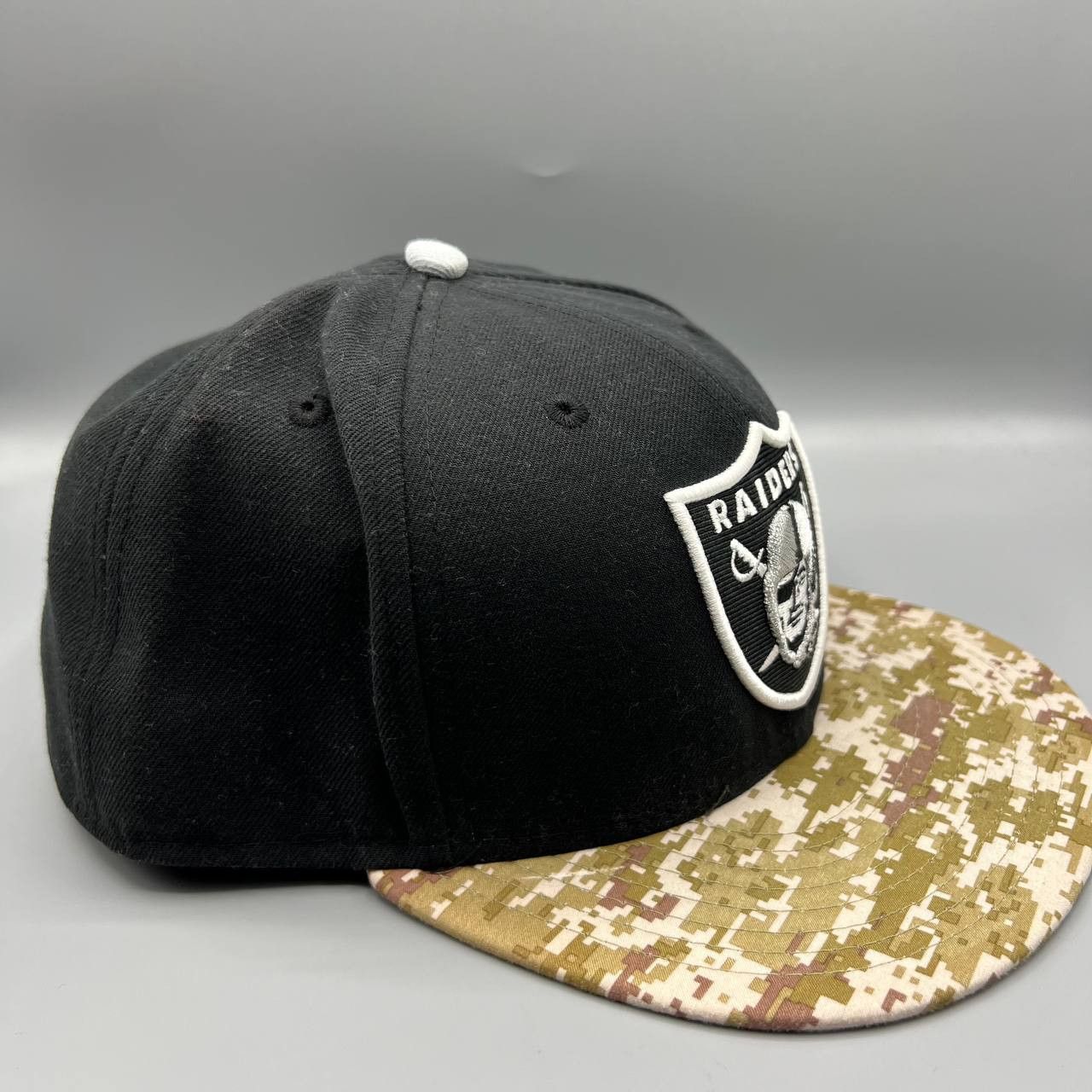 New Era Las Vegas Raiders Hat Men 8 Camo Salute to Service Fitted Size ONE SIZE - 3 Thumbnail