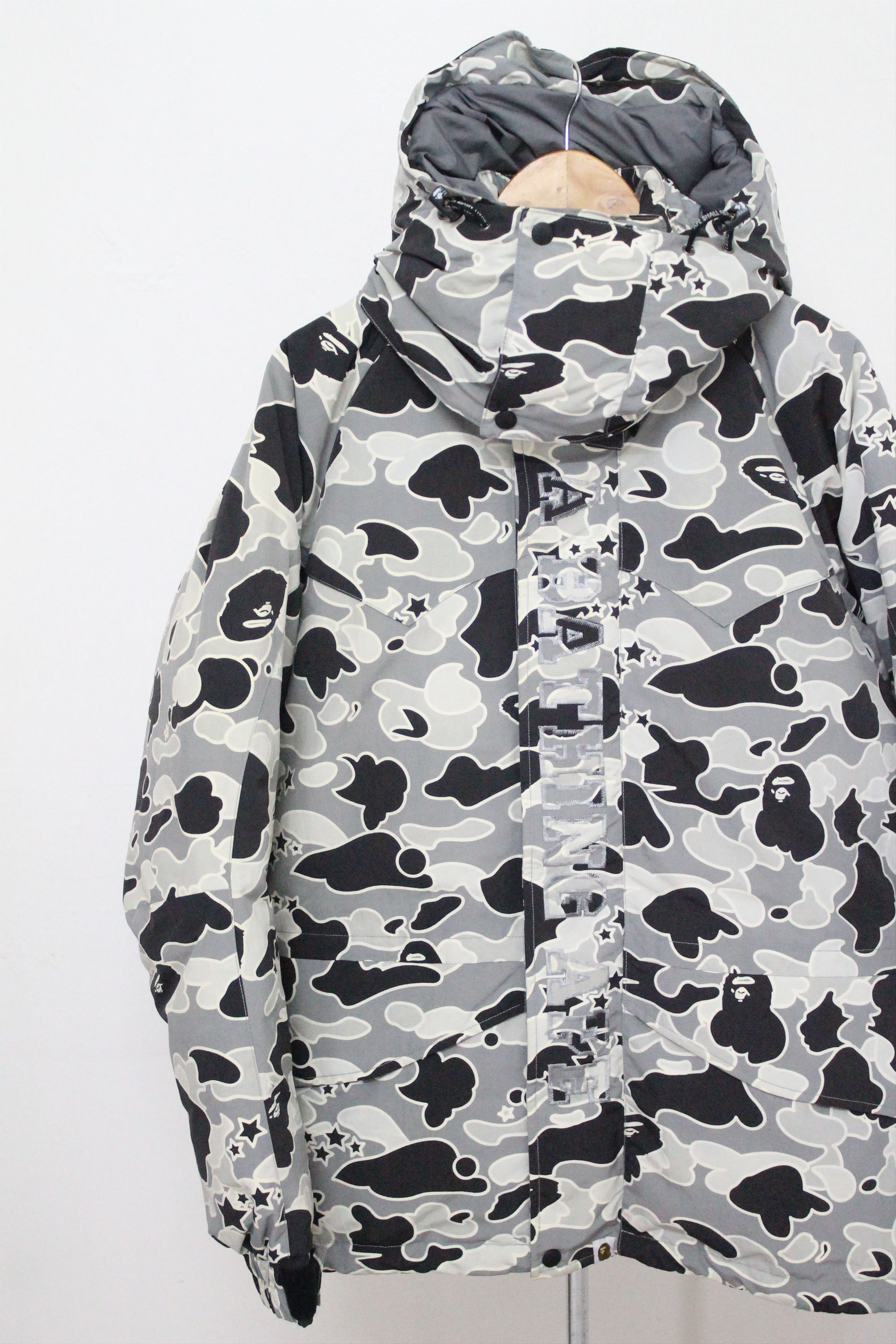 Bape Vintage OG BAPE Camouflage Snowboard Jacket Size US L / EU 52-54 / 3 - 5 Thumbnail