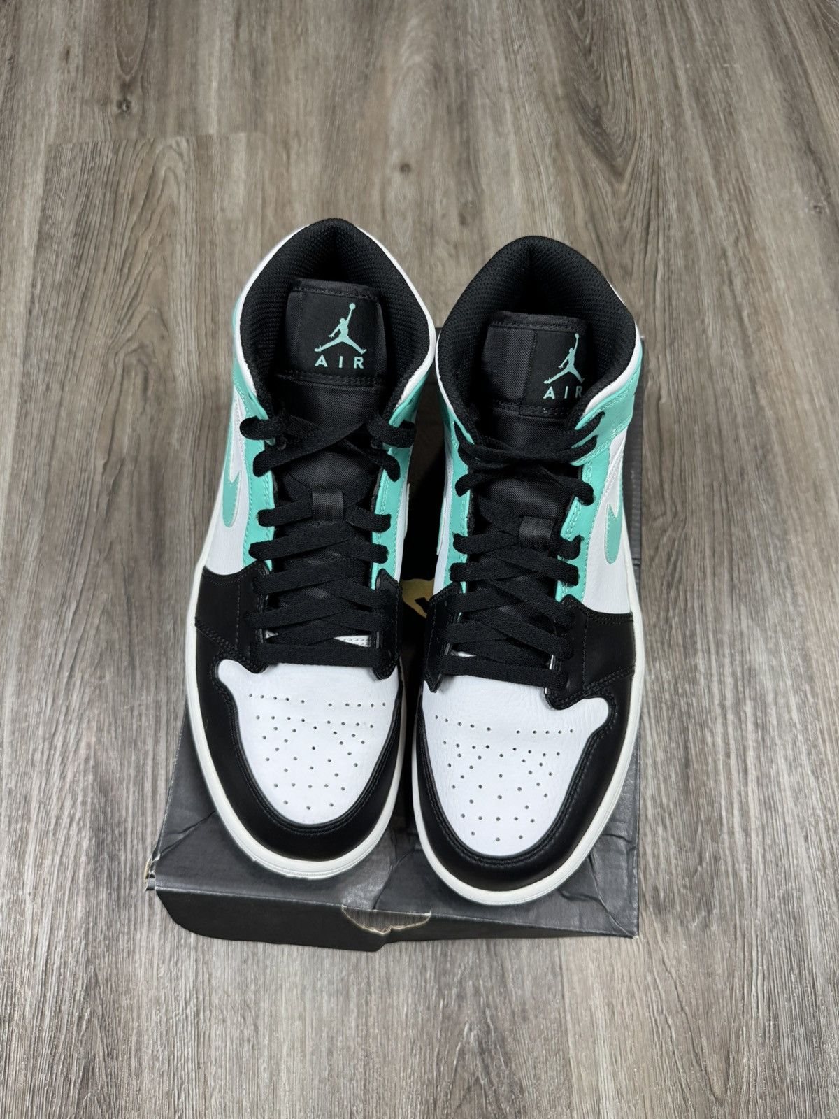 Jordan Brand Air Jordan 1 Mid Tropical Twist Size 9 Size US 9 / EU 42 - 2 Thumbnail