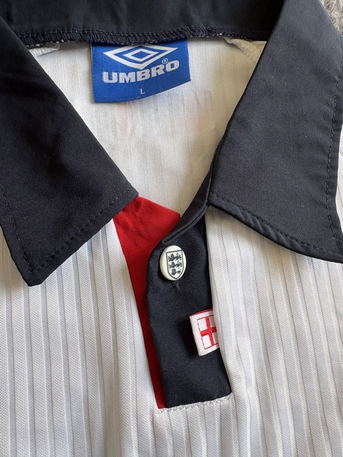 Umbro ENGLAND 1997/1998 HOME FOOTBALL JERSEY SHIRT VINTAGE UMBRO Size US L / EU 52-54 / 3 - 5 Thumbnail