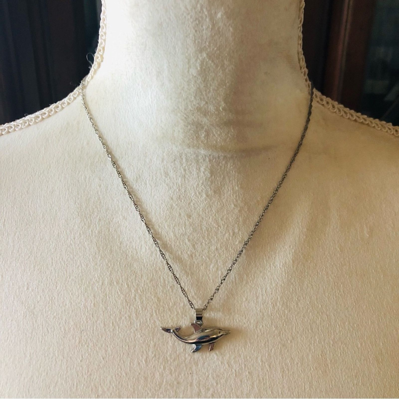 Vintage Vintage swimming dolphin pendant on chain necklace Size ONE SIZE - 2 Thumbnail