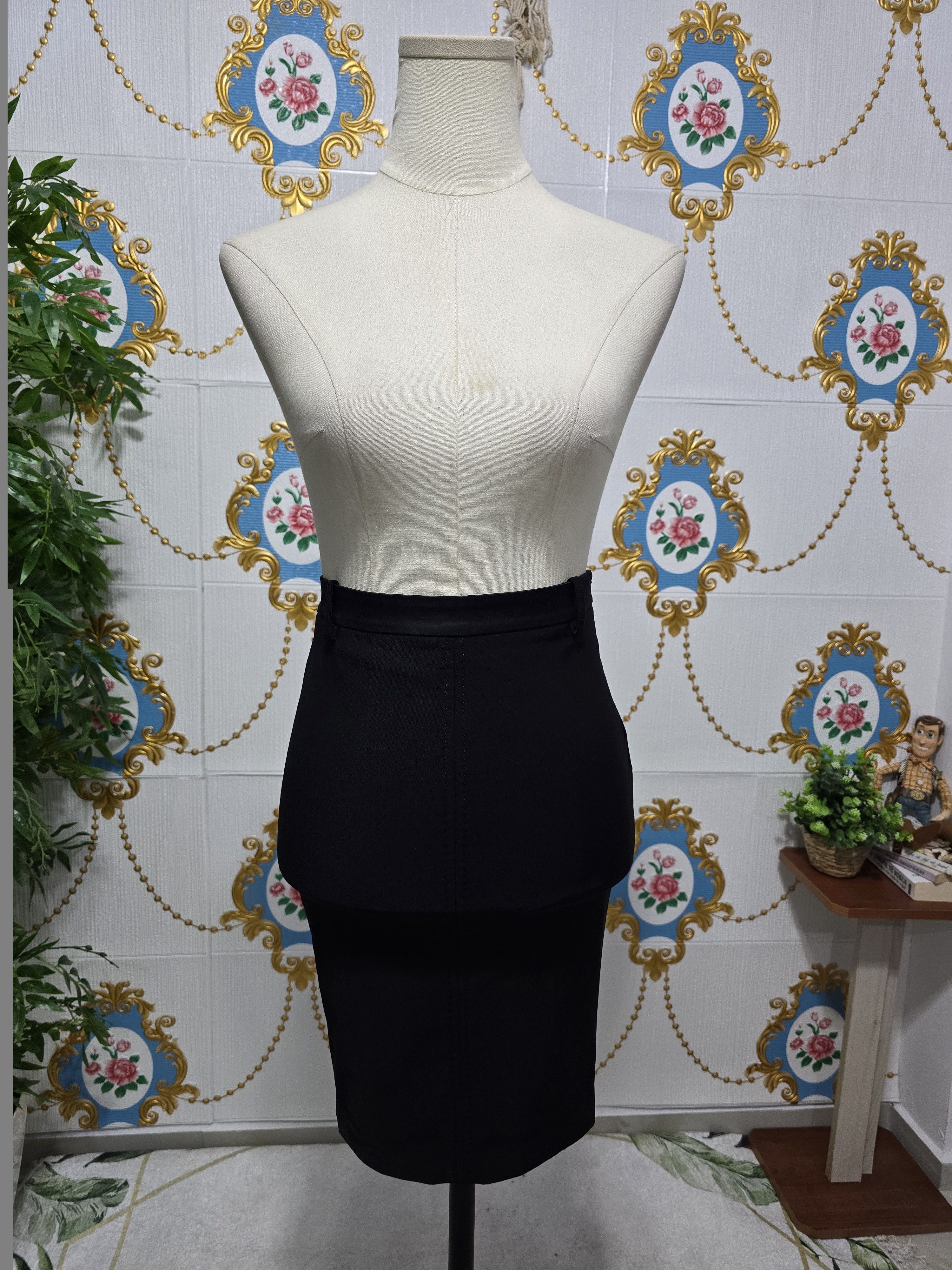 Elisabetta Franchi ELISABETTA FRANCHI skirt women Like new Size 27" / US 4 / IT 40 - 1 Thumbnail