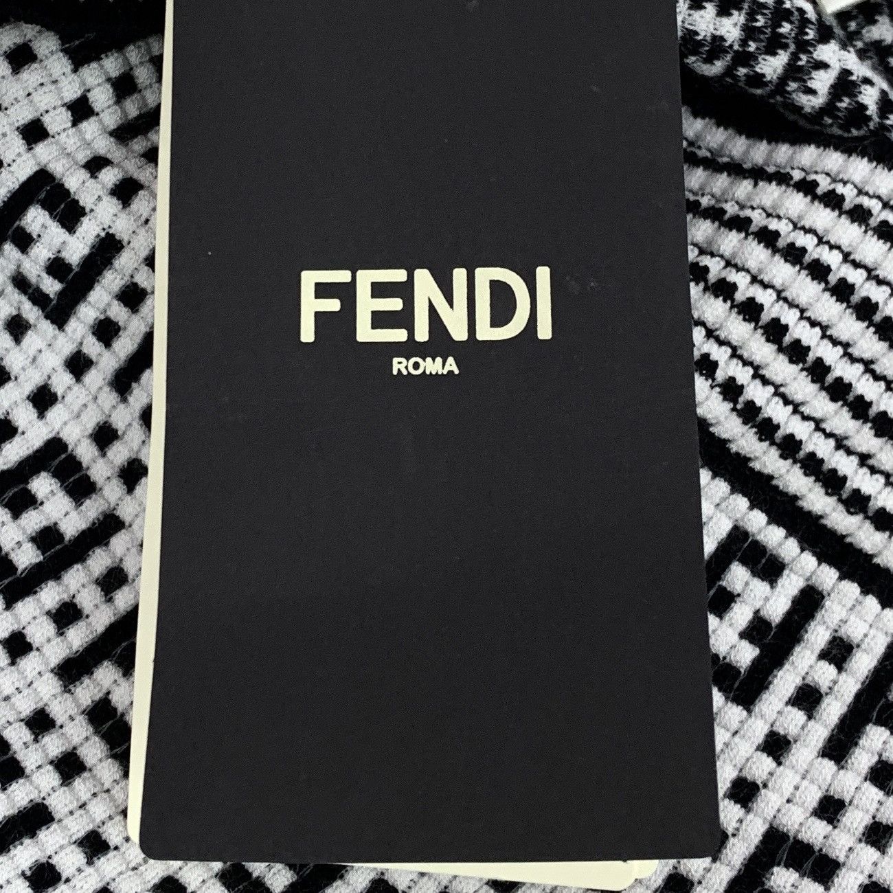 Fendi Fendi Black & White Color Long Sleeve Knit Sweater K26WX Size US M / EU 48-50 / 2 - 7 Thumbnail