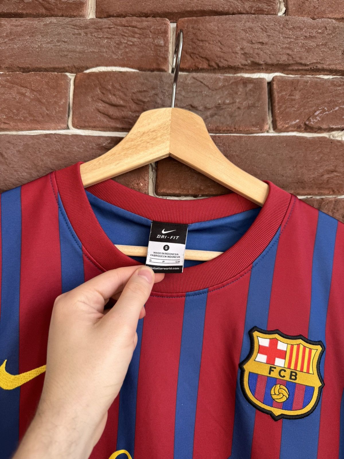 Nike Rare Vintage FC Barcelona Y2K Red Jersey Nike Swoosh Soccer Size US S / EU 44-46 / 1 - 5 Thumbnail