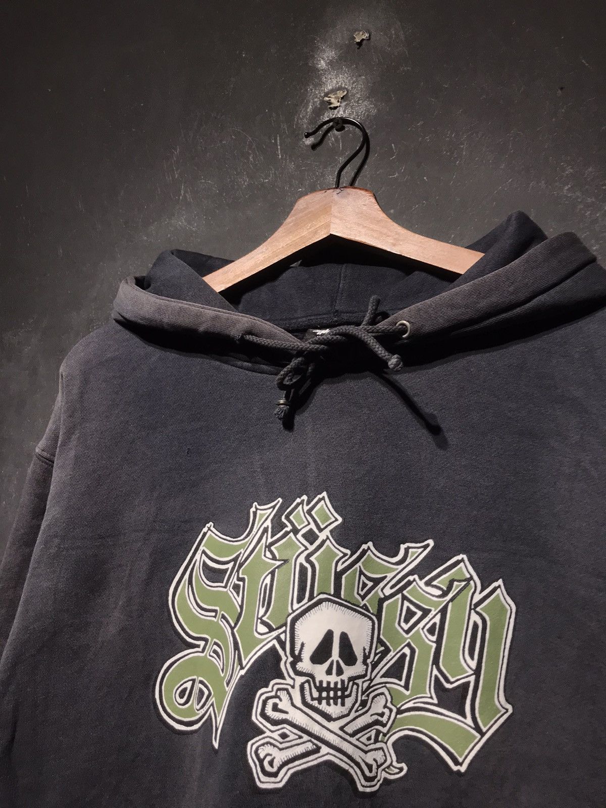 GRAIL RARE y2k Stussy Skull Thrashed Sunfaded Pullover